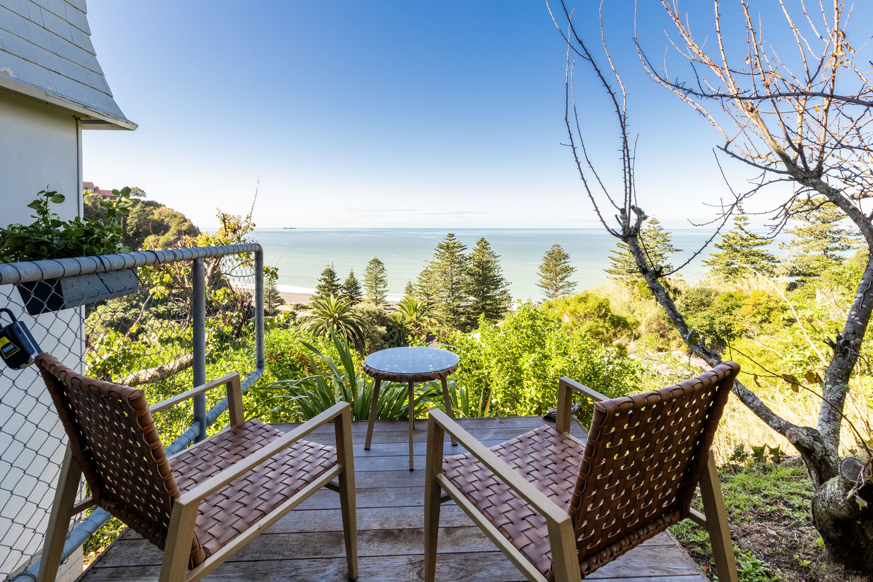  Panoramic Ocean Views with Income Potential - 物件實景