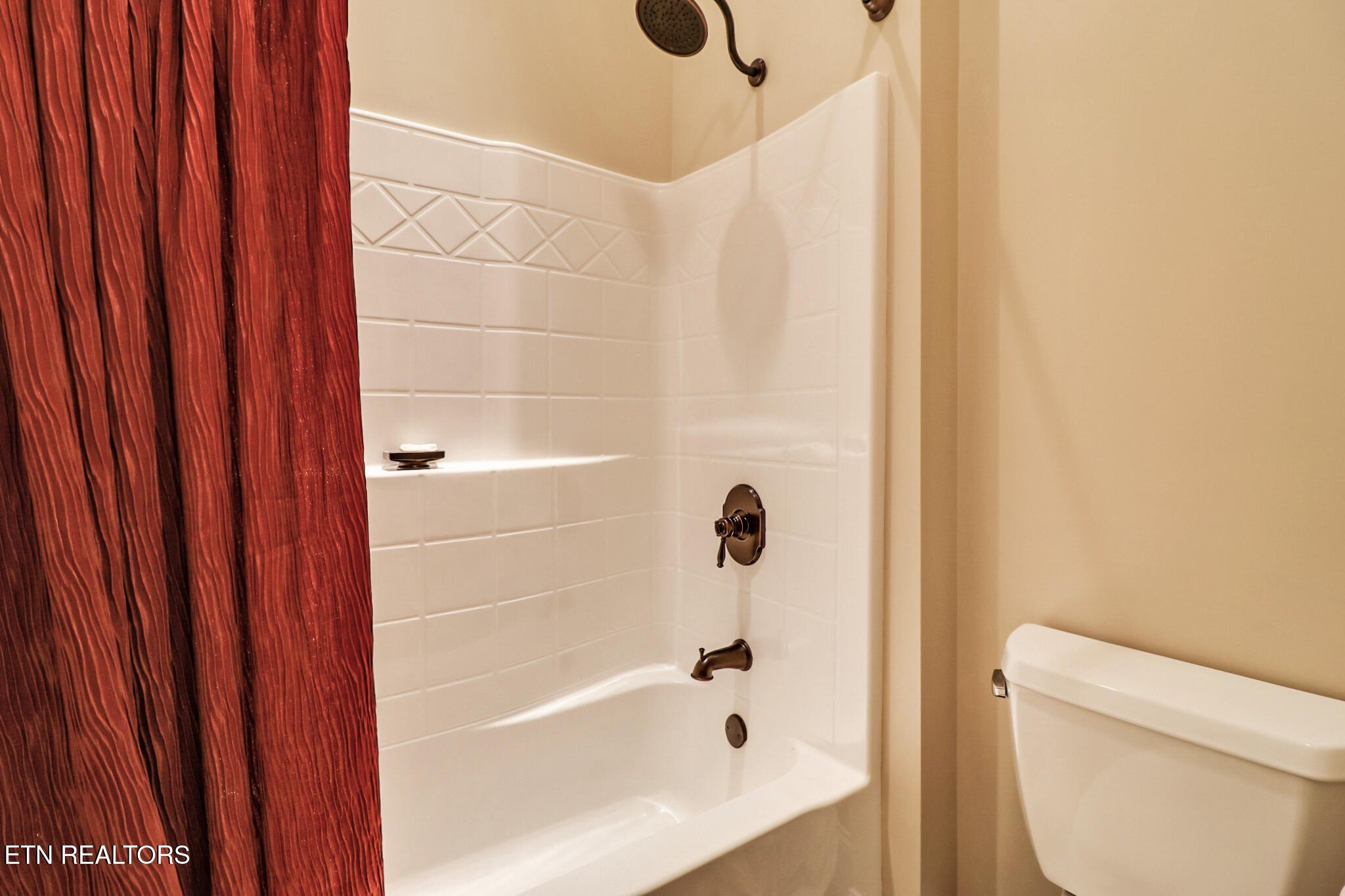 Crossville, Tennessee, 38555, United States, 3 Bedrooms Bedrooms, ,4 BathroomsBathrooms,Residential,For Sale,1977944