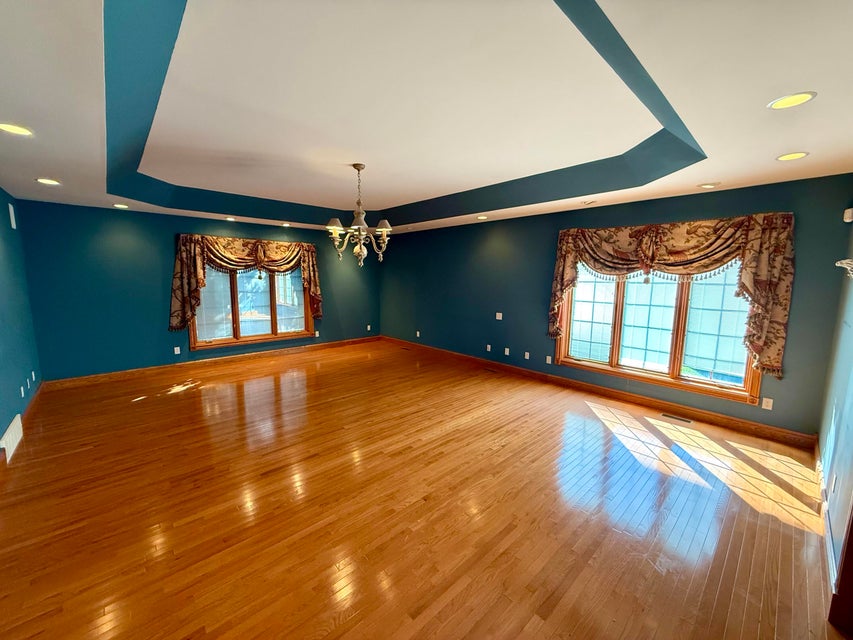 Somerset, Kentucky, 42501, United States, 5 Bedrooms Bedrooms, ,5 BathroomsBathrooms,Residential,For Sale,1975383