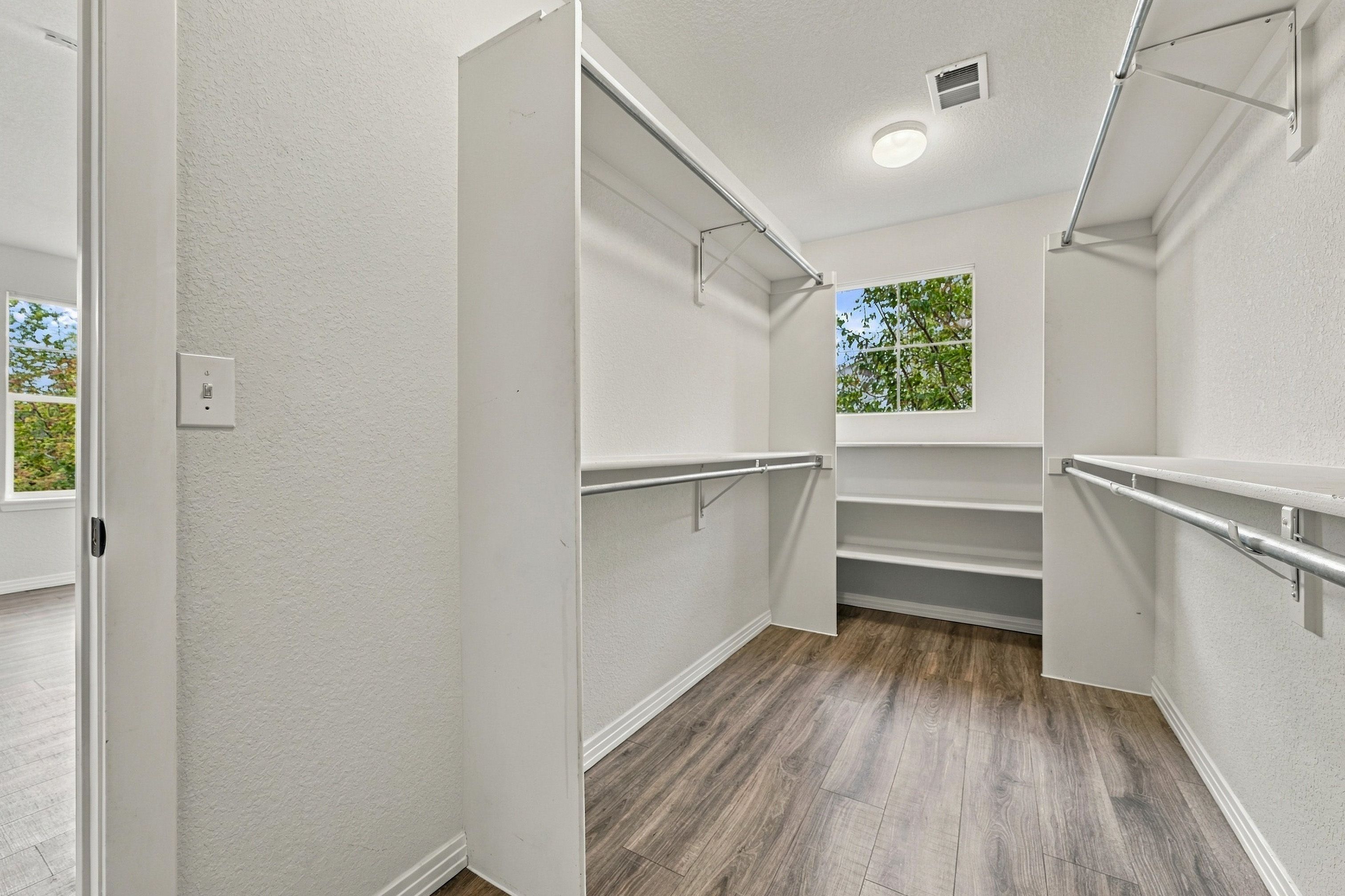  Beautifully updated and ideally located in desirable McKay Landing - 物件實景