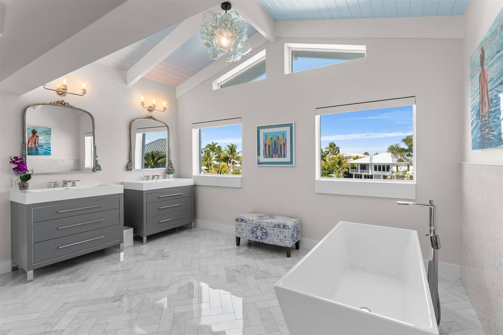 165 Bayview Drive, ISLAMORADA, Florida, 33036, United States, 6 Bedrooms Bedrooms, ,4 BathroomsBathrooms,Residential,For Sale,165 Bayview Drive,1676800