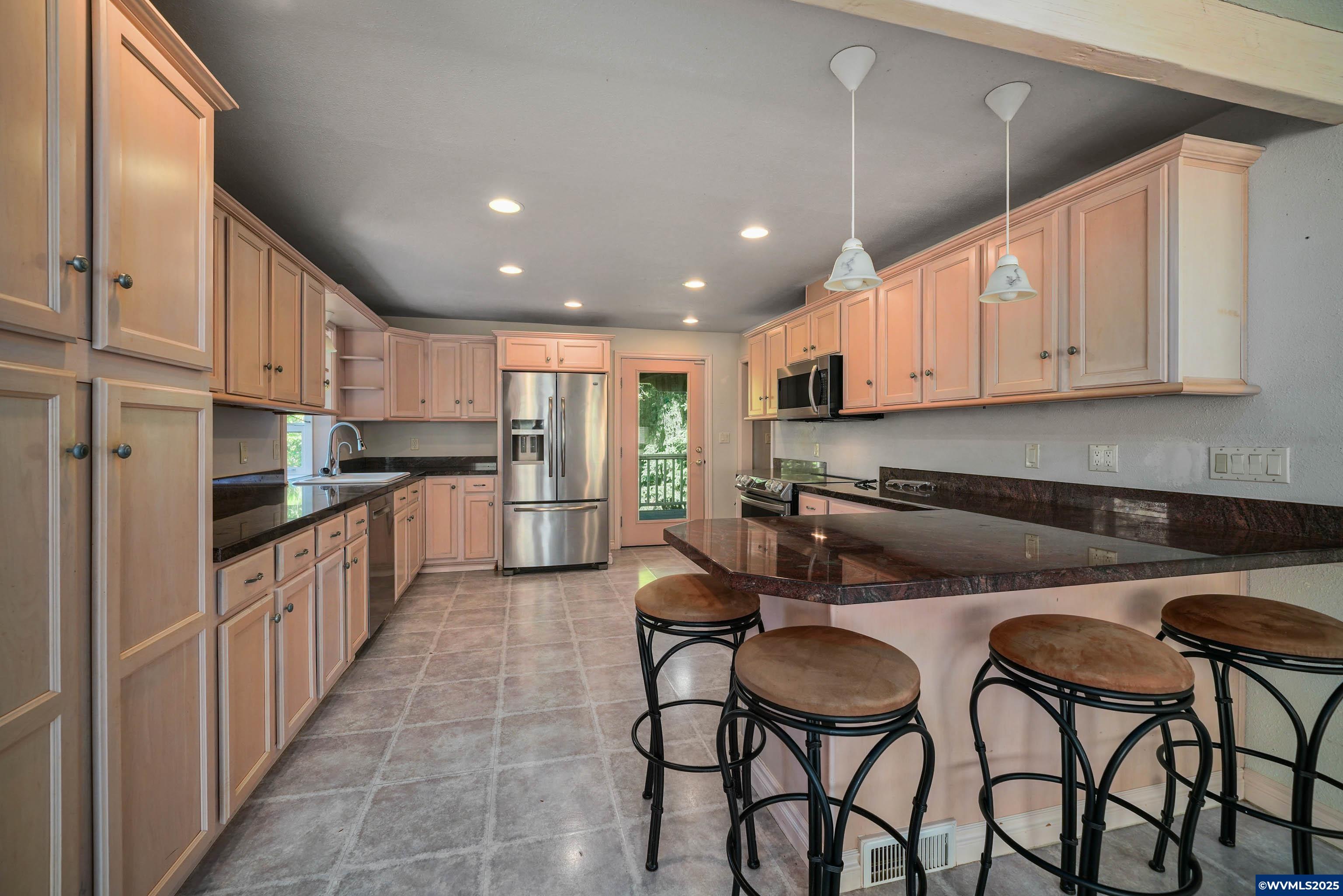 Salem, Oregon, 97304, United States, 3 Bedrooms Bedrooms, ,3 BathroomsBathrooms,Residential,For Sale,1826833