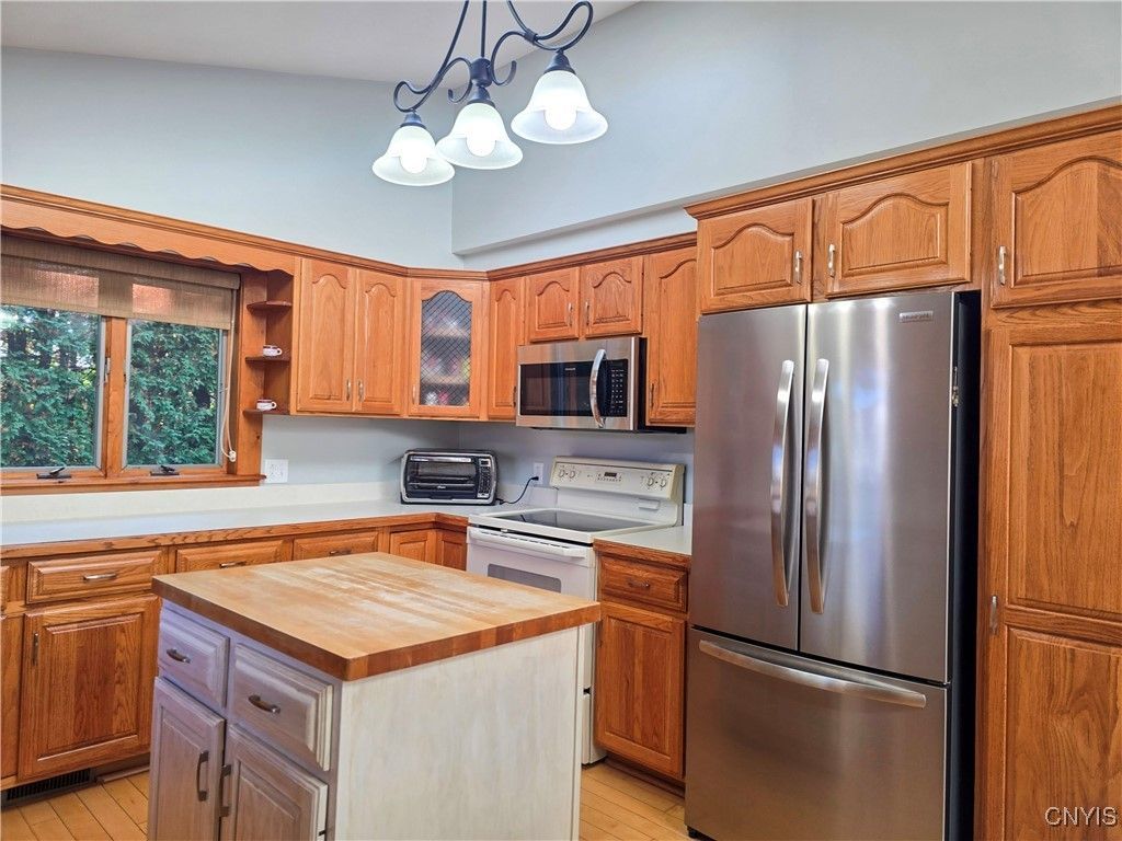 Sylvan Beach, New York, 13157, United States, 4 Bedrooms Bedrooms, ,2 BathroomsBathrooms,Residential,For Sale,1962557