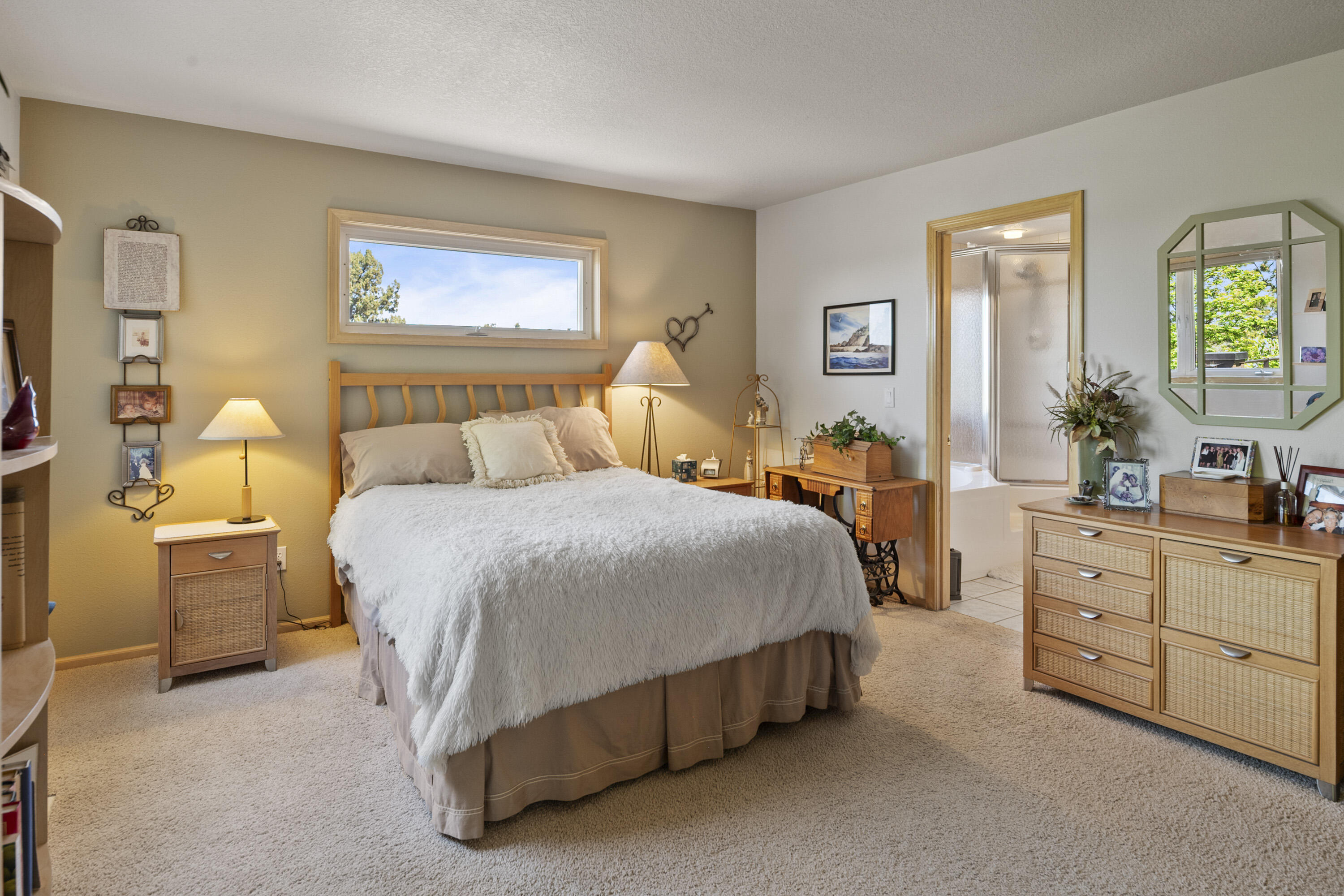 Powell Butte, Oregon, 97753, United States, 4 Bedrooms Bedrooms, ,3 BathroomsBathrooms,Residential,For Sale,1851575