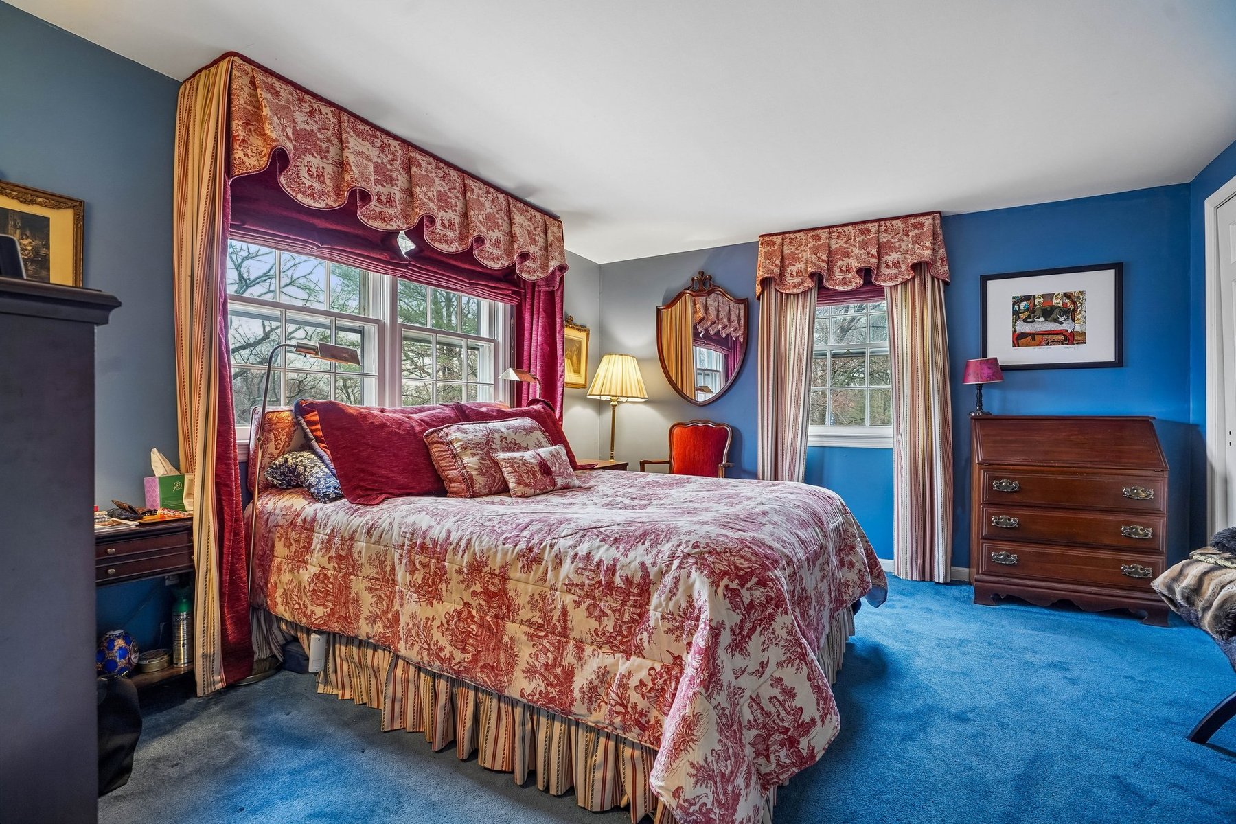  Classic Center Hall Colonial Privately Set on 1.2 Acres - 物件實景