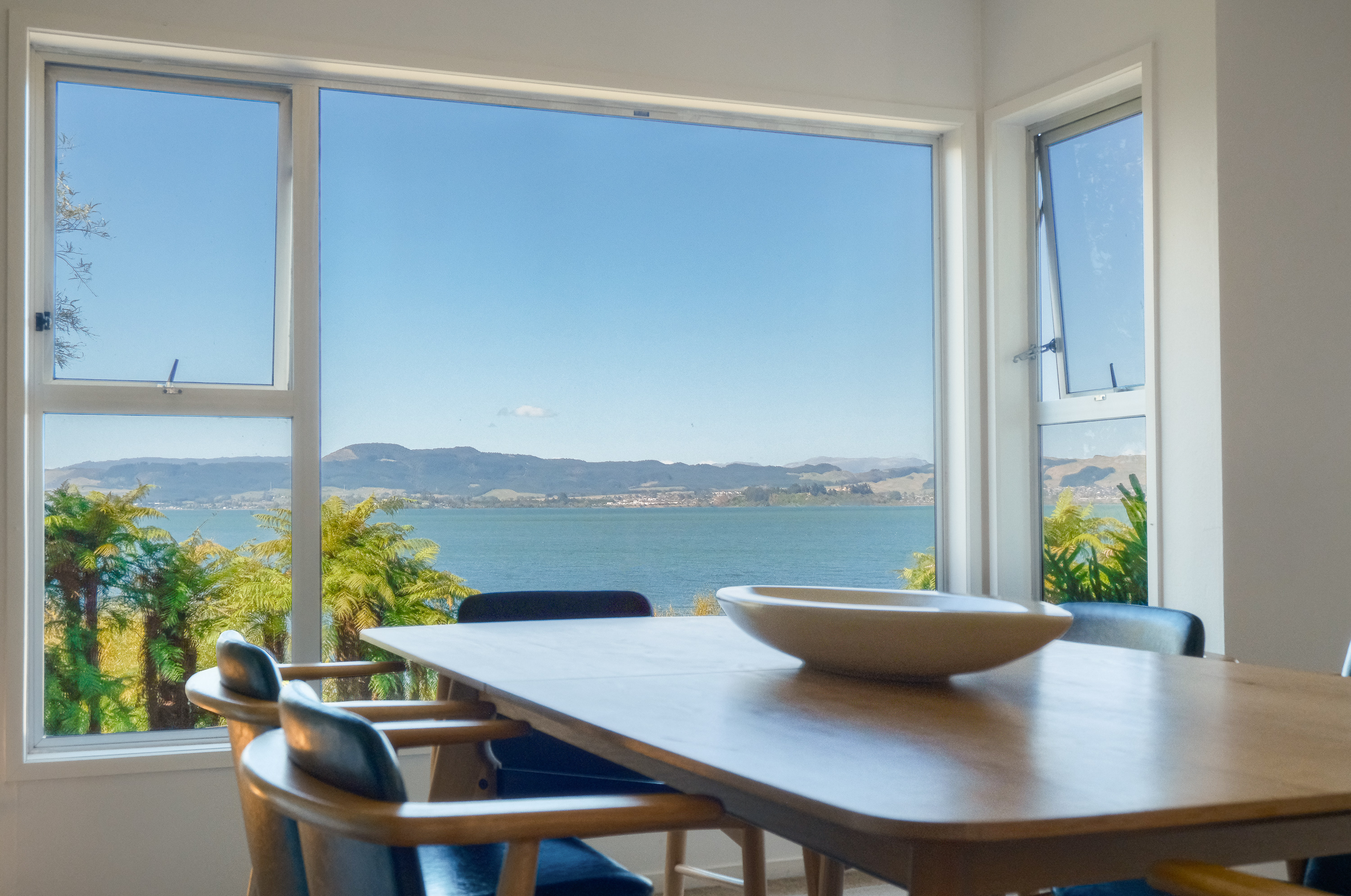  A Bach, A Lake, and a Blank Canvas - 物件實景