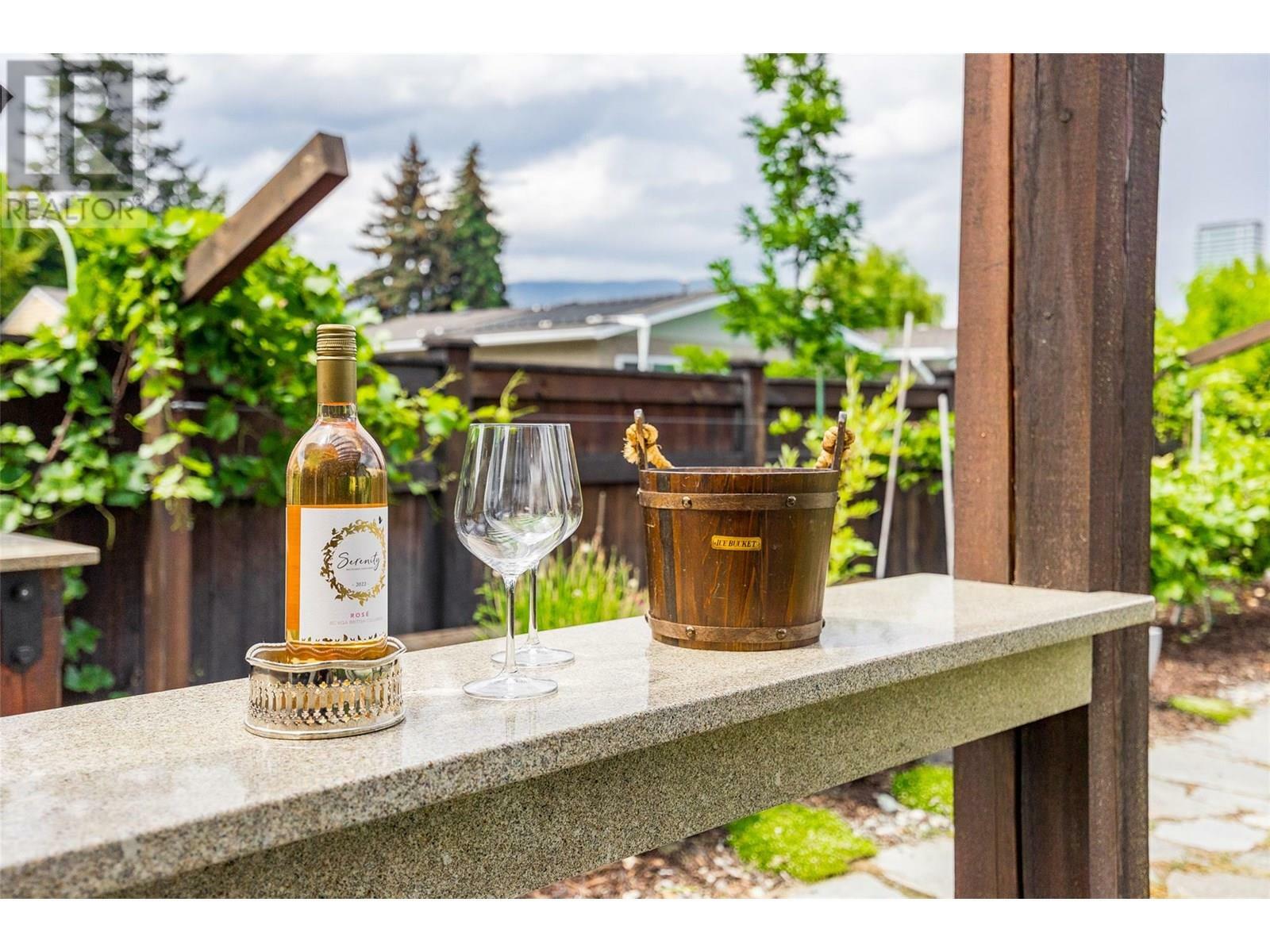 KELOWNA, British Columbia, V1Y 5N3, CA, 6 Bedrooms Bedrooms, ,4 BathroomsBathrooms,Residential,For Sale,1883056