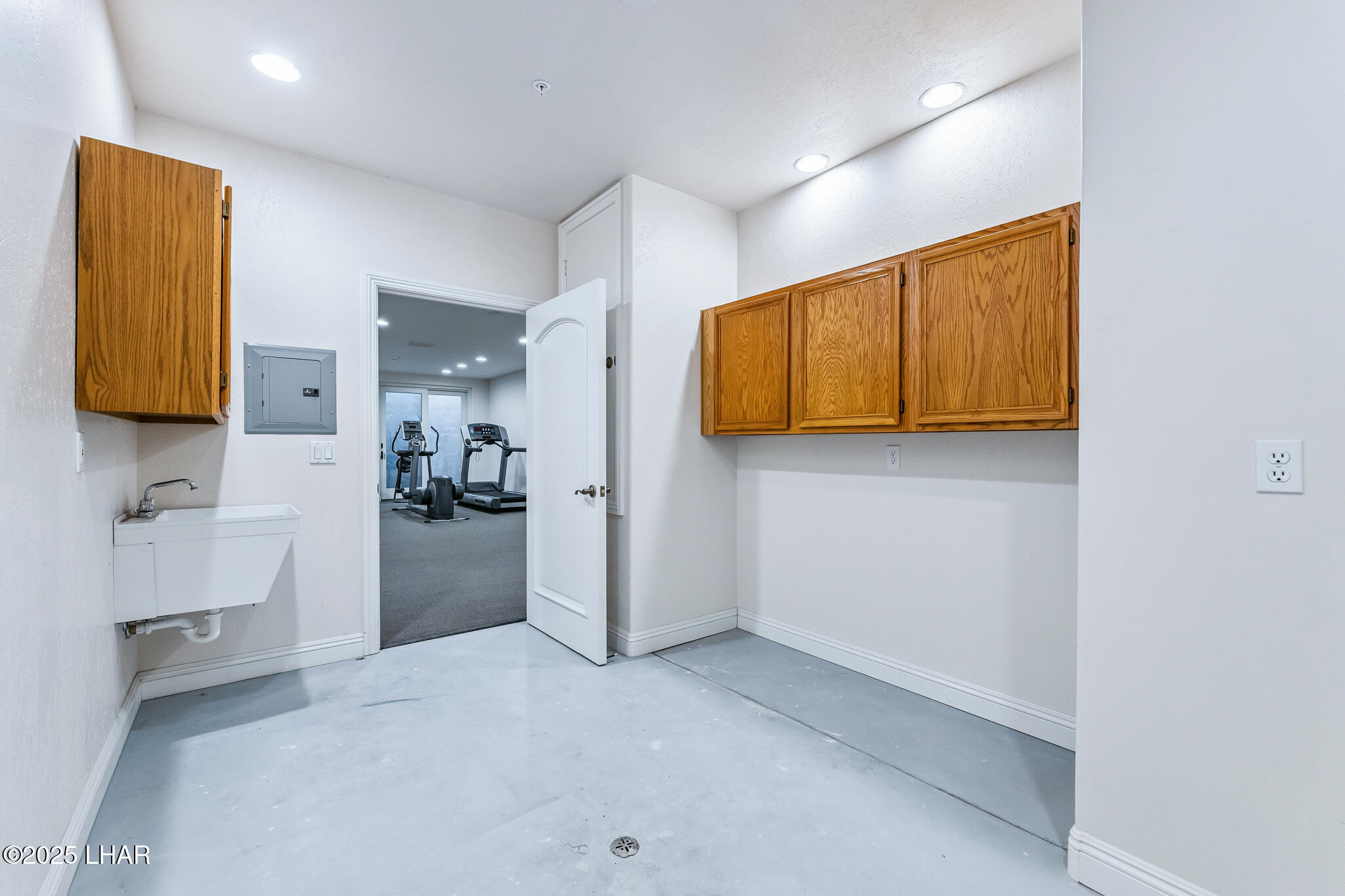 Lake Havasu City, Arizona, 86406, United States, 4 Bedrooms Bedrooms, ,2 BathroomsBathrooms,Residential,For Sale,1901337
