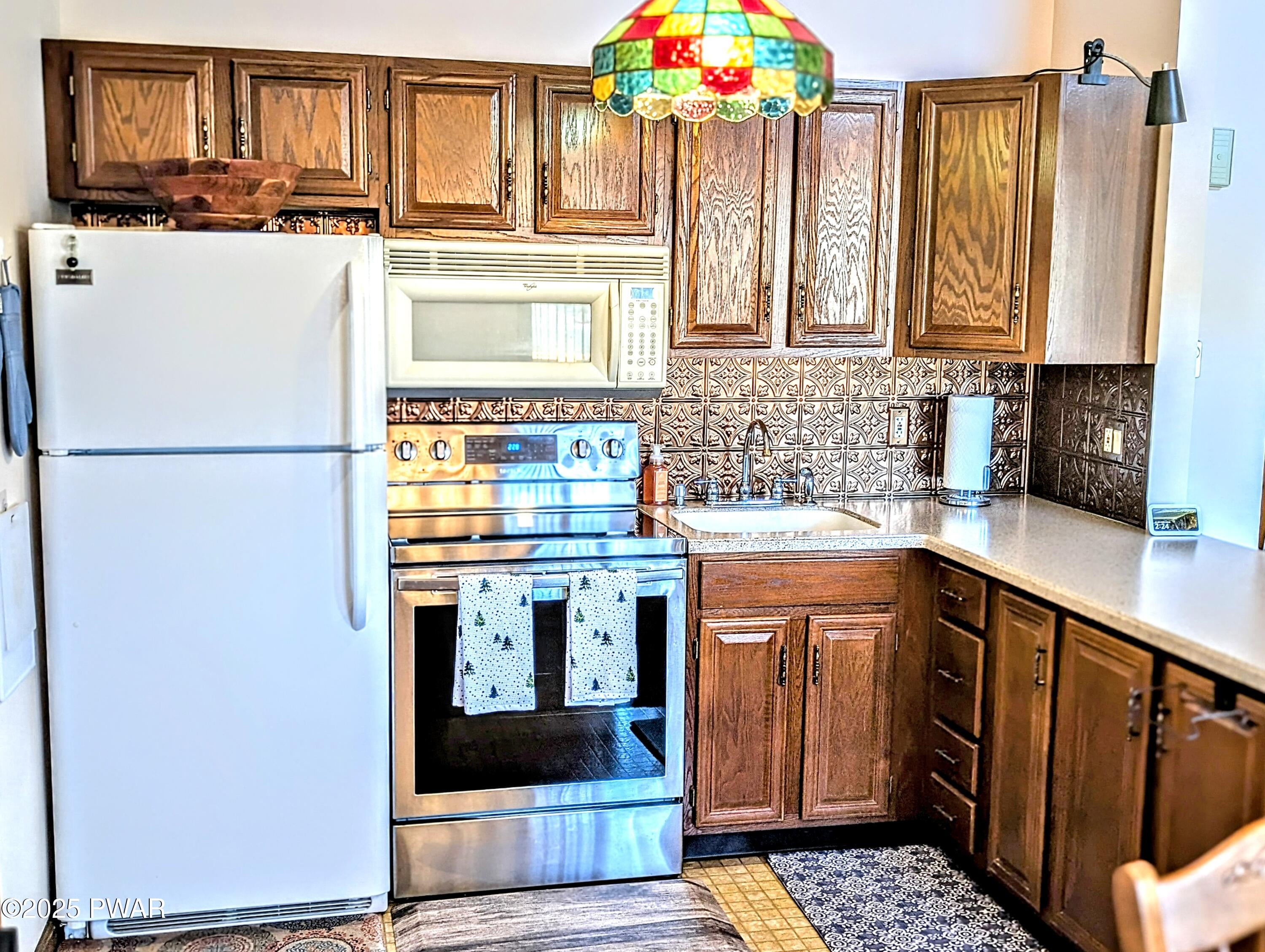 Canadensis, Pennsylvania, 18325, United States, 4 Bedrooms Bedrooms, ,2 BathroomsBathrooms,Residential,For Sale,1983117