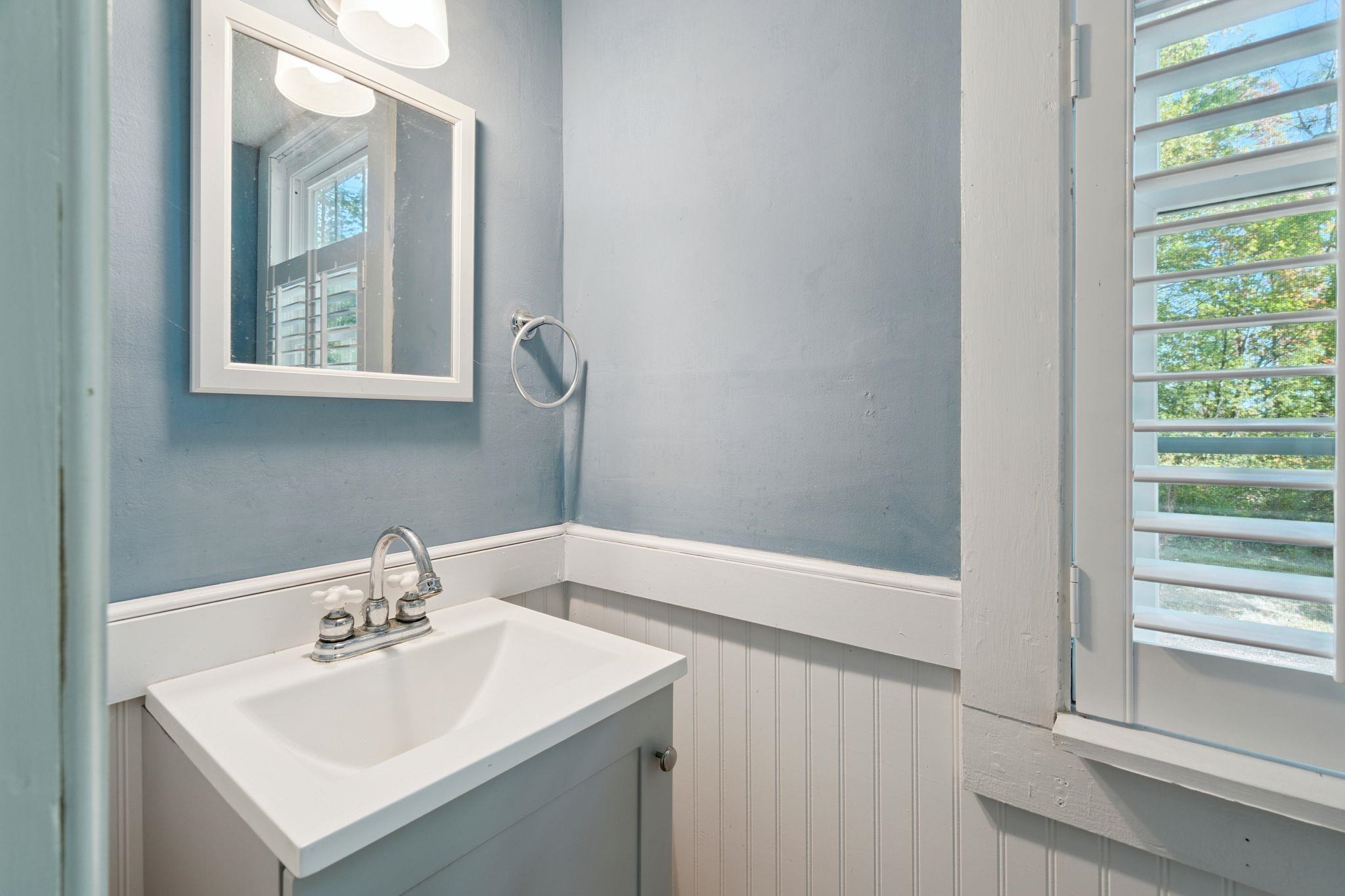 New London, New Hampshire, 03257, United States, 4 Bedrooms Bedrooms, ,2 BathroomsBathrooms,Residential,For Sale,1950111