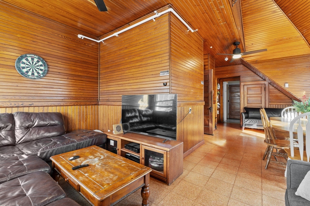 Worcester, Massachusetts, 01610, United States, 17 Bedrooms Bedrooms, ,4 BathroomsBathrooms,Residential,For Sale,1994220