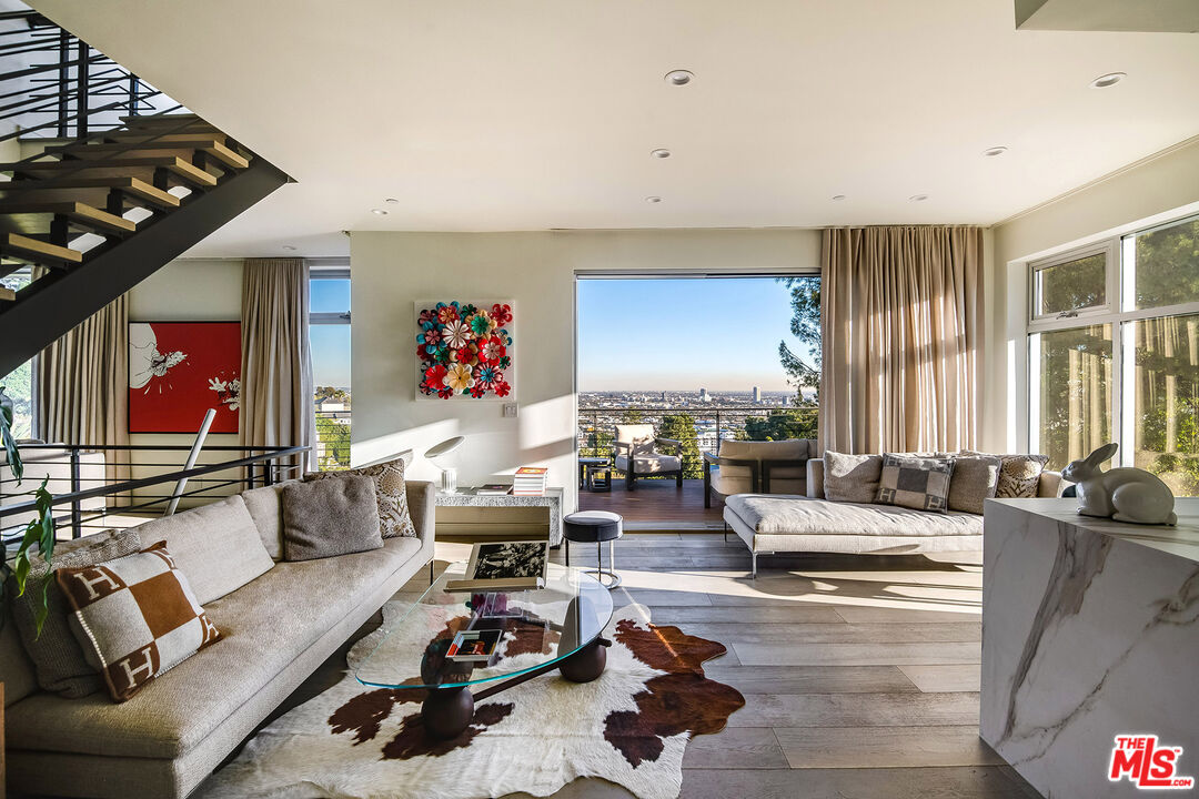 Los Angeles, California, 90069, United States, 4 Bedrooms Bedrooms, ,5 BathroomsBathrooms,Residential,For Sale,1759770