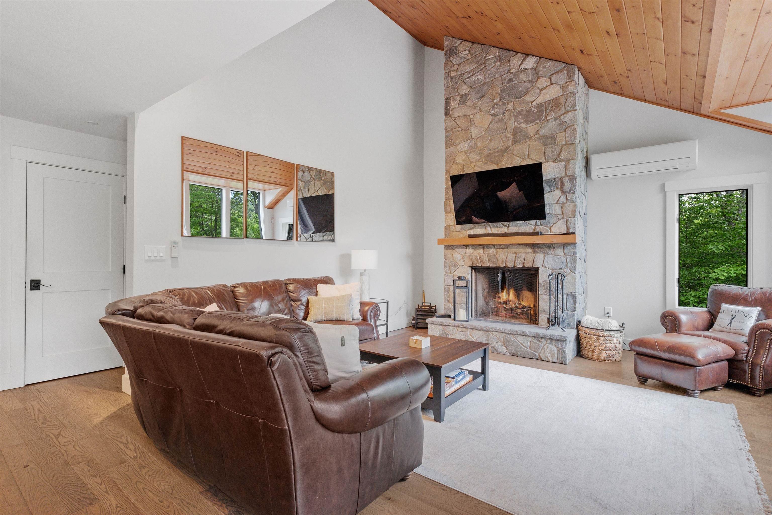 Lincoln, New Hampshire, 03251, United States, 4 Bedrooms Bedrooms, ,4 BathroomsBathrooms,Residential,For Sale,1803073