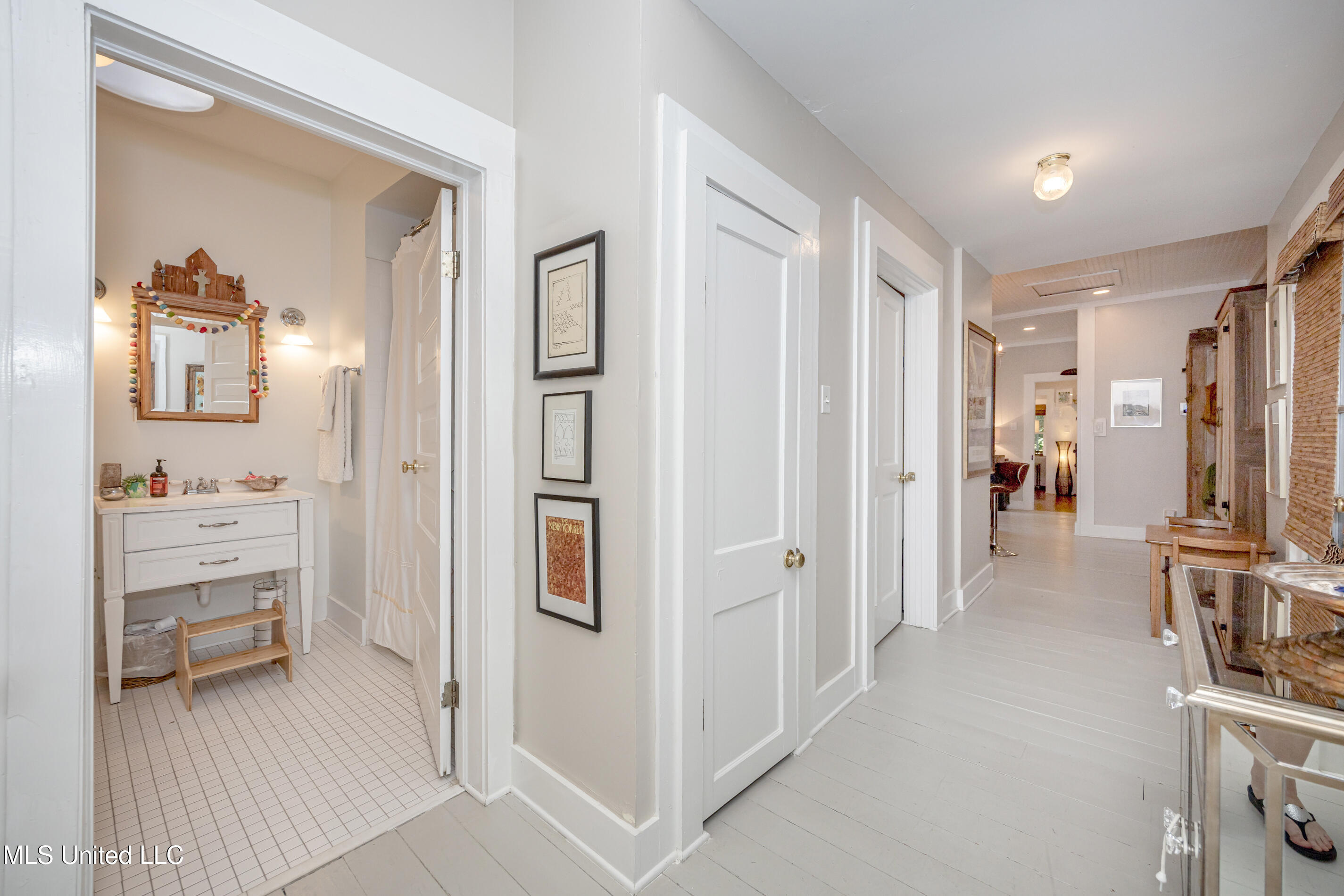 Ocean Springs, Mississippi, 39564, United States, 3 Bedrooms Bedrooms, ,2 BathroomsBathrooms,Residential,For Sale,1987573