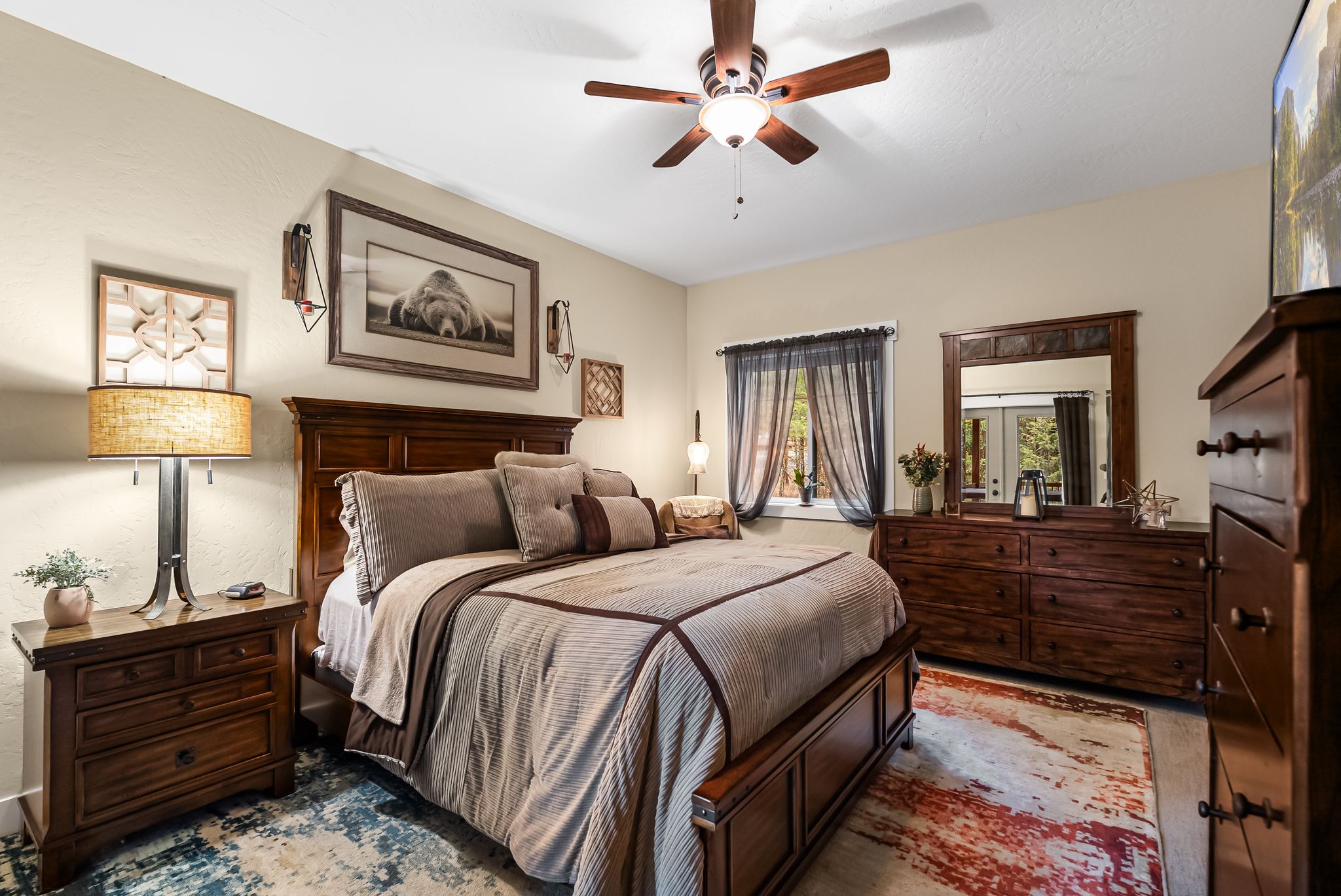 Sandpoint, Idaho, 83864, United States, 2 Bedrooms Bedrooms, ,3 BathroomsBathrooms,Residential,For Sale,1991135