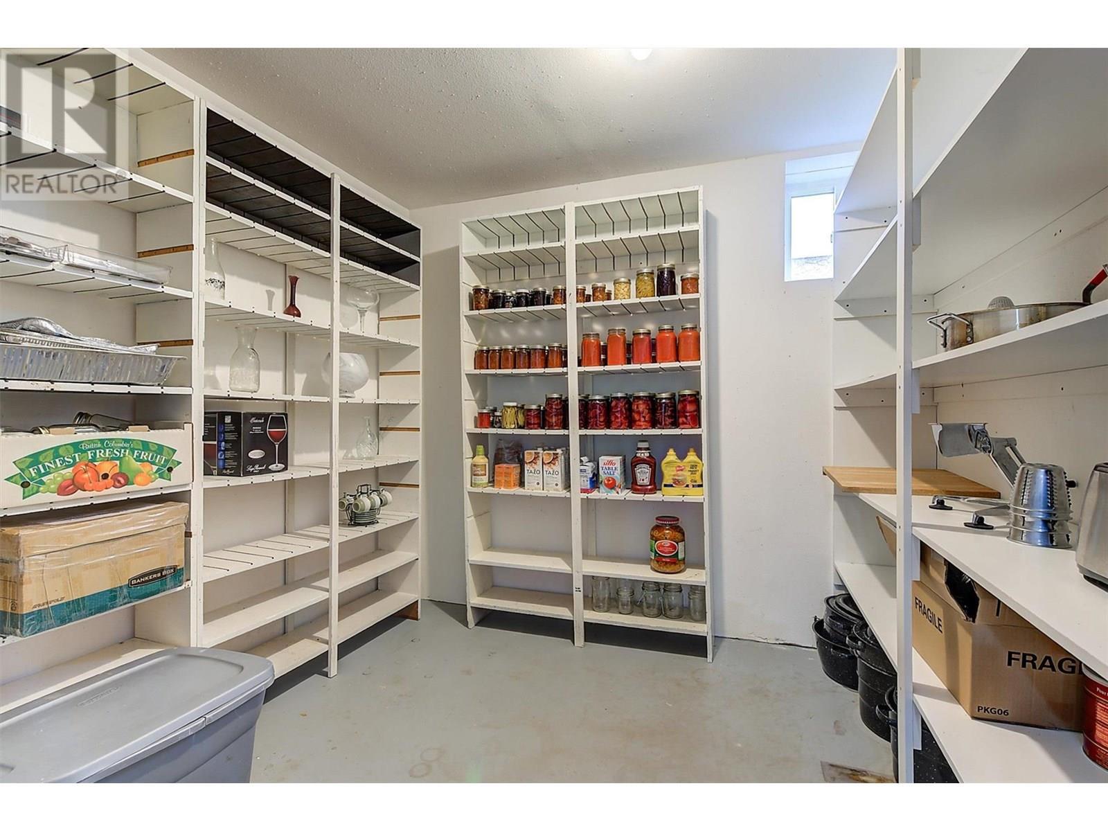 KELOWNA, British Columbia, V1V 2G6, CA, 5 Bedrooms Bedrooms, ,4 BathroomsBathrooms,Residential,For Sale,1838438