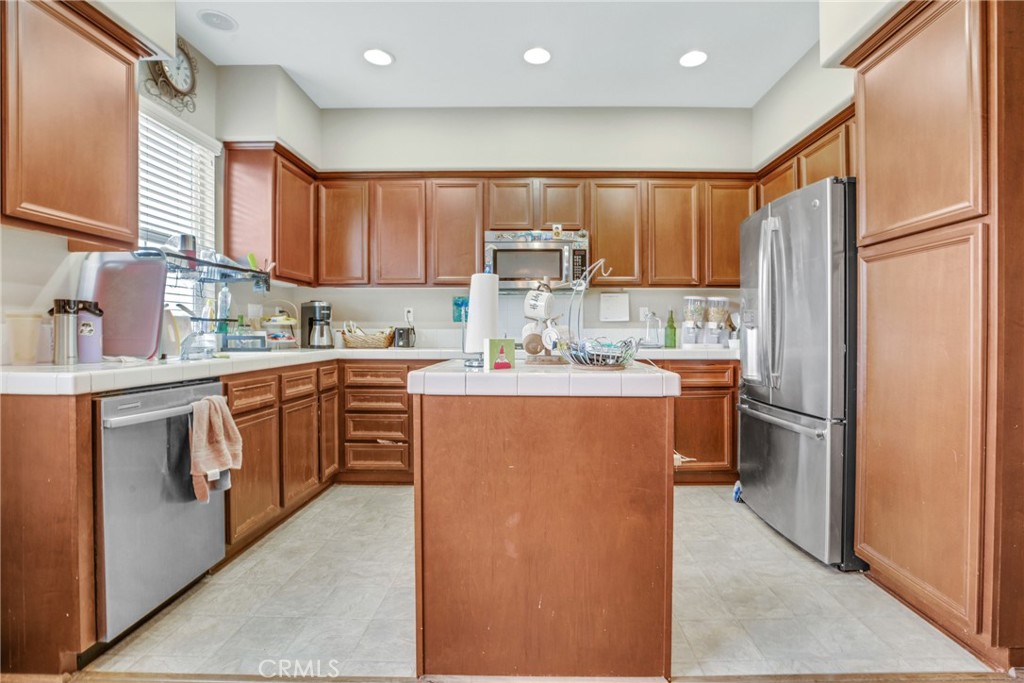 Lakewood, California, 90715, United States, 3 Bedrooms Bedrooms, ,4 BathroomsBathrooms,Residential,For Sale,1860565