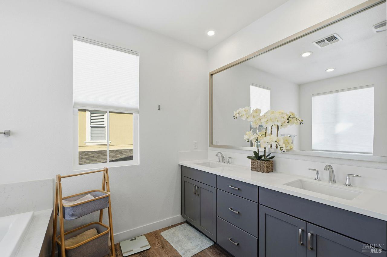 Santa Rosa, California, 95403, United States, 3 Bedrooms Bedrooms, ,3 BathroomsBathrooms,Residential,For Sale,1999891