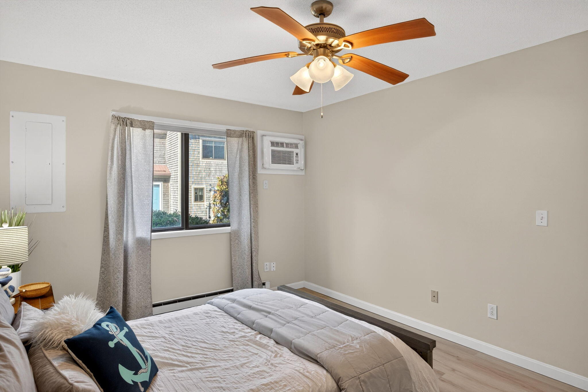  77 Roundhouse Road, Buzzards Bay, MA, 02532 - 物件實景