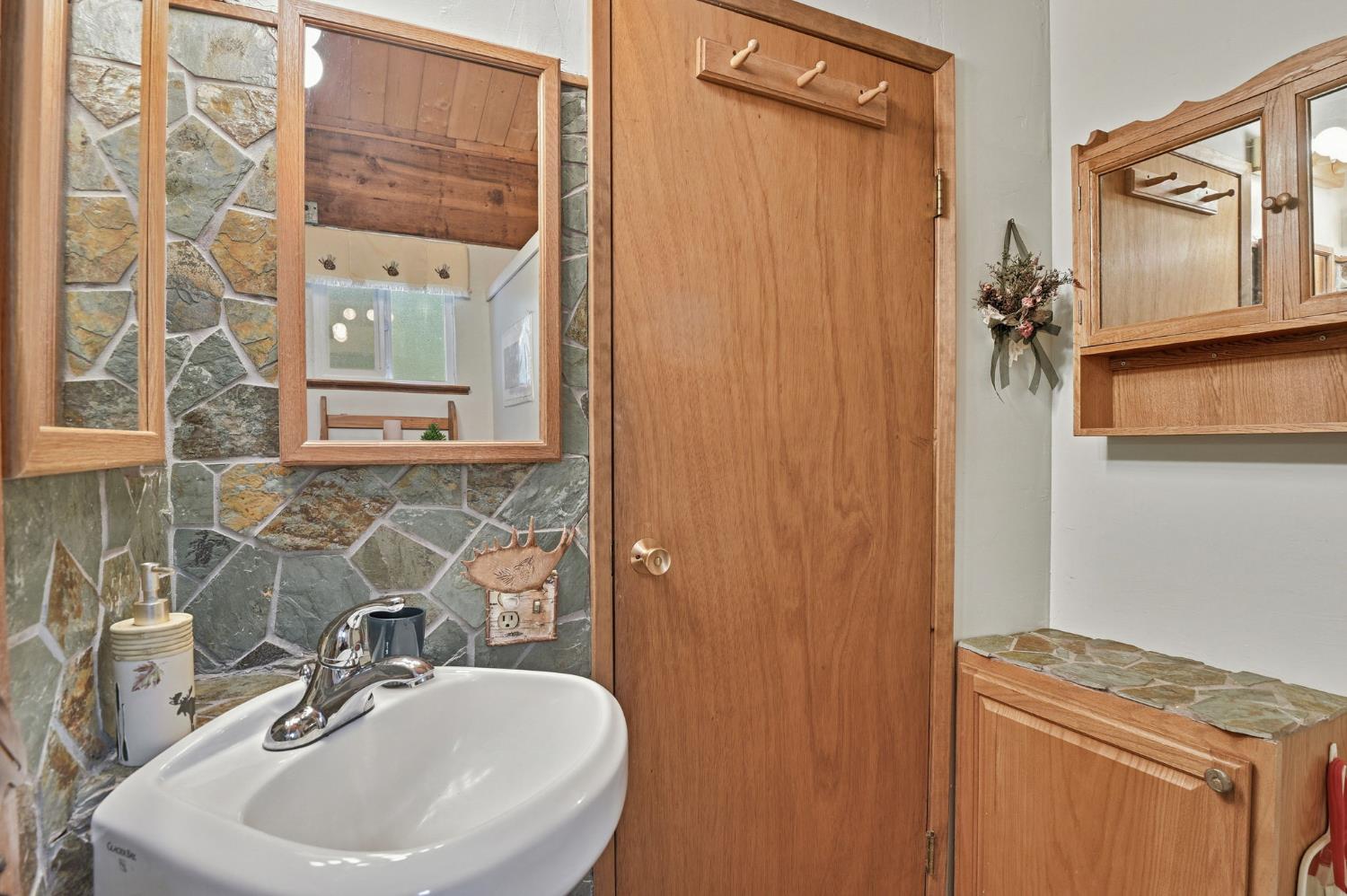 Tahoma, California, 96142, United States, 4 Bedrooms Bedrooms, ,2 BathroomsBathrooms,Residential,For Sale,2003437