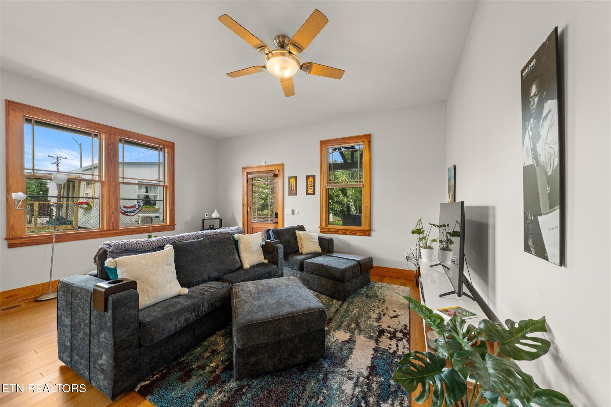 Knoxville, Tennessee, 37917, United States, 3 Bedrooms Bedrooms, ,2 BathroomsBathrooms,Residential,For Sale,1905773