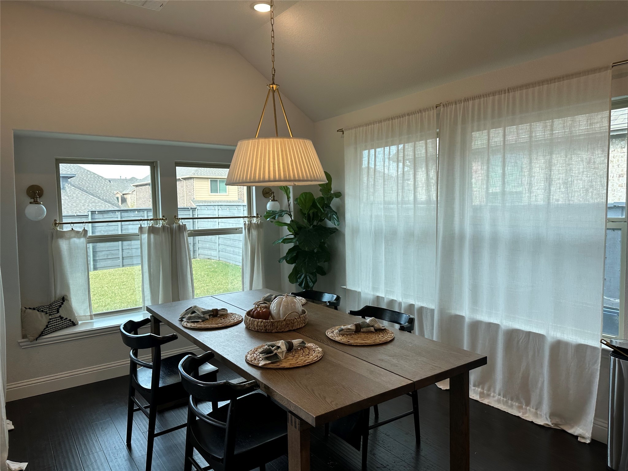 Little Elm, Texas, 76227, United States, 5 Bedrooms Bedrooms, ,4 BathroomsBathrooms,Residential,For Sale,1971561