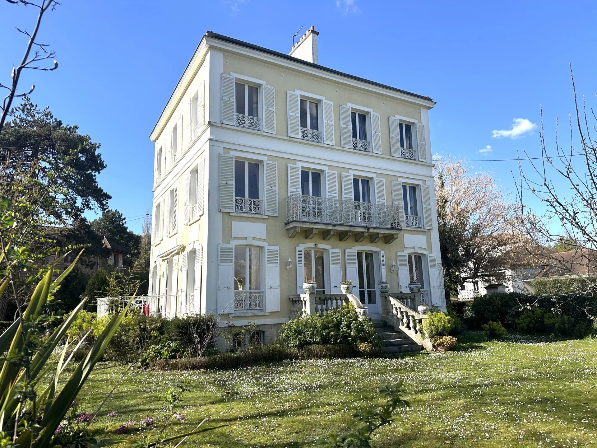 Le Vésinet, Île-de-France, 78110, FR, 7 Bedrooms Bedrooms, ,3 BathroomsBathrooms,Residential,For Sale,1994787