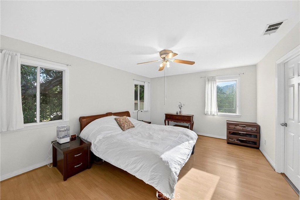 La Crescenta, California, 91214, United States, 4 Bedrooms Bedrooms, ,3 BathroomsBathrooms,Residential,For Sale,1997166