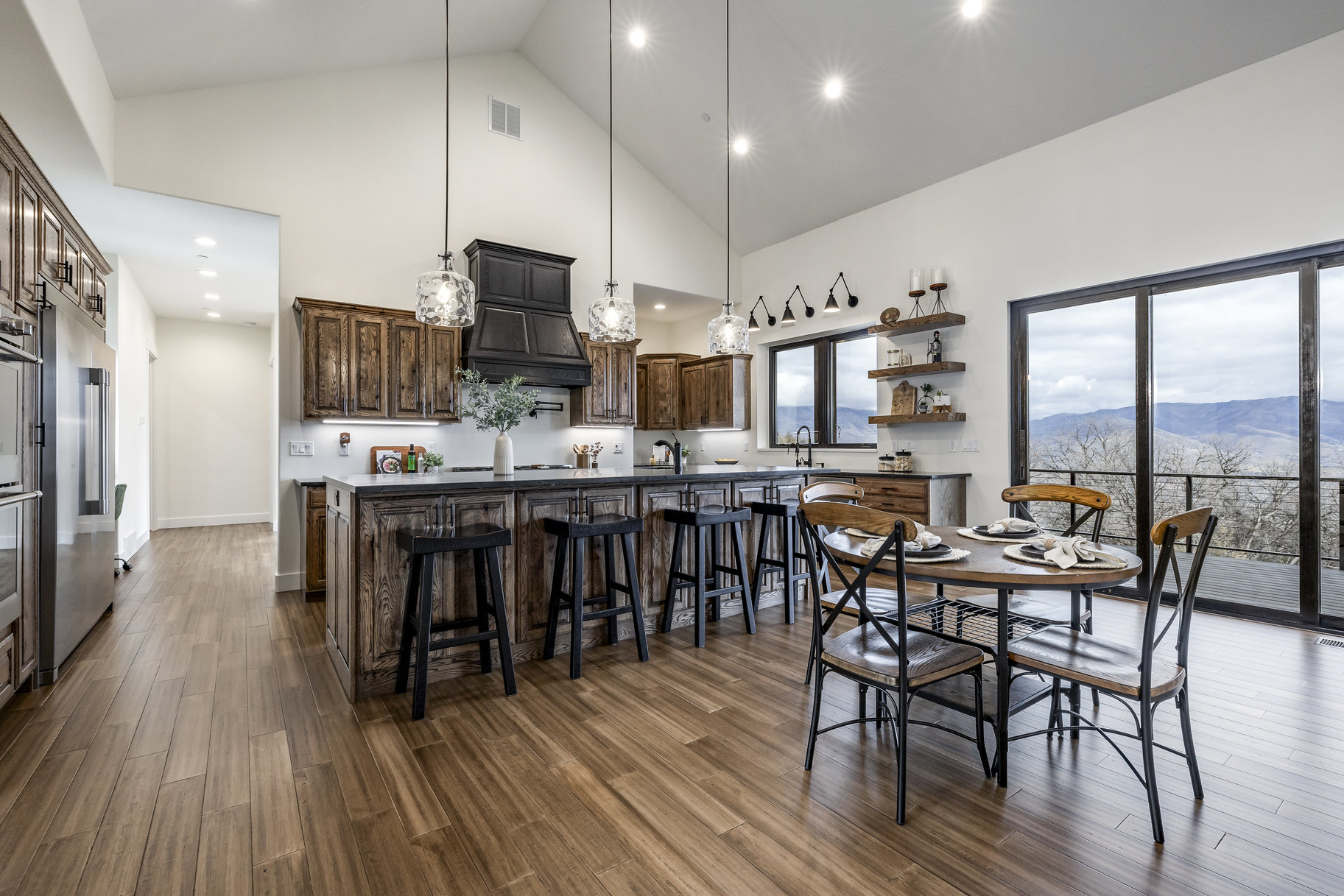  Welcome to a Private Mountain Luxury Retreat on Iconic Old Snowbasin Road - 物件實景