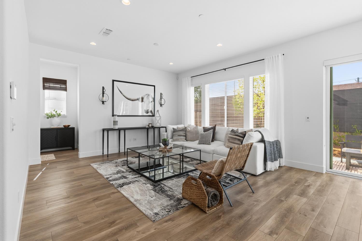 Sacramento, California, 95818, United States, 3 Bedrooms Bedrooms, ,3 BathroomsBathrooms,Residential,For Sale,1993091