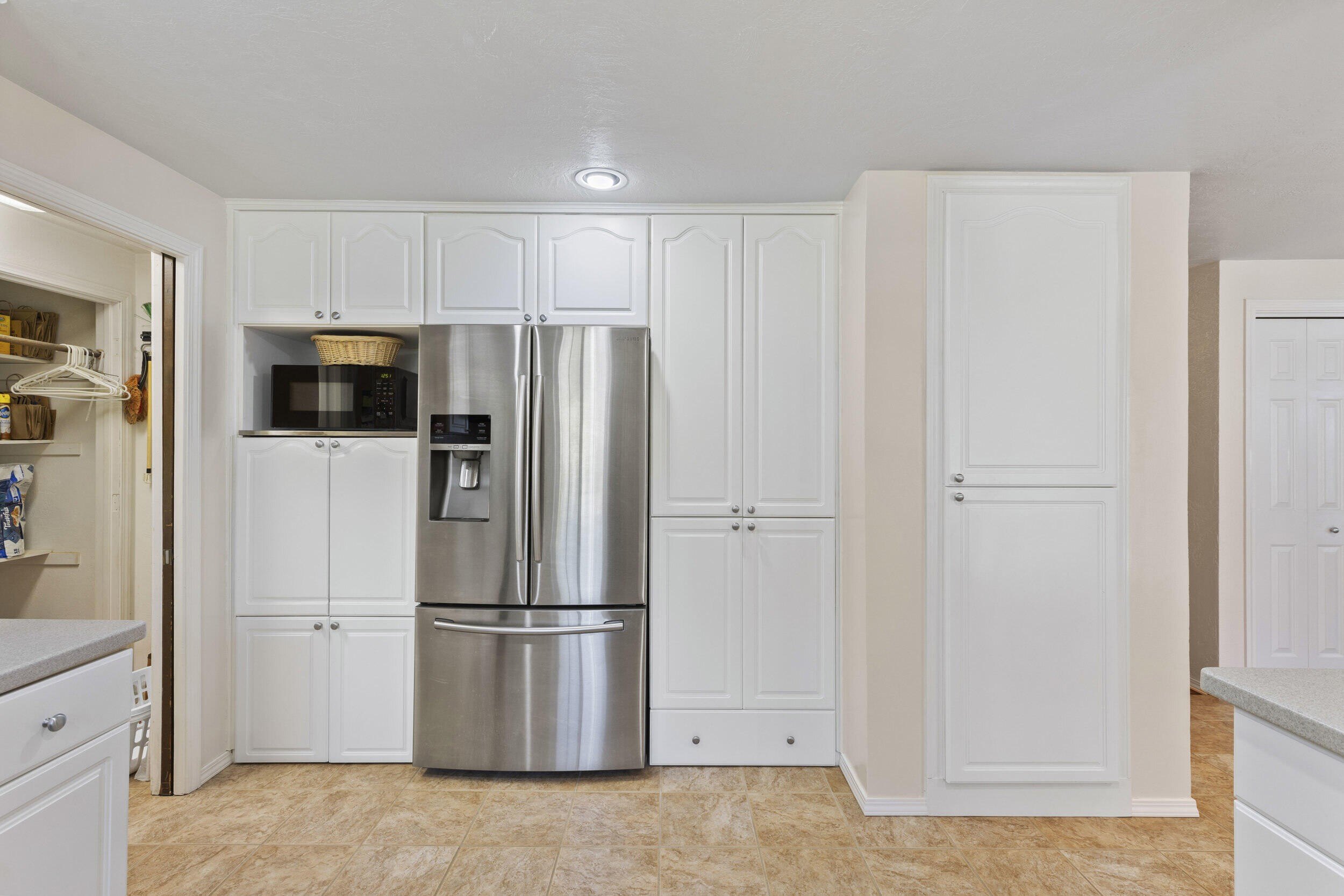 Medford, Oregon, 97504, United States, 4 Bedrooms Bedrooms, ,3 BathroomsBathrooms,Residential,For Sale,1974325