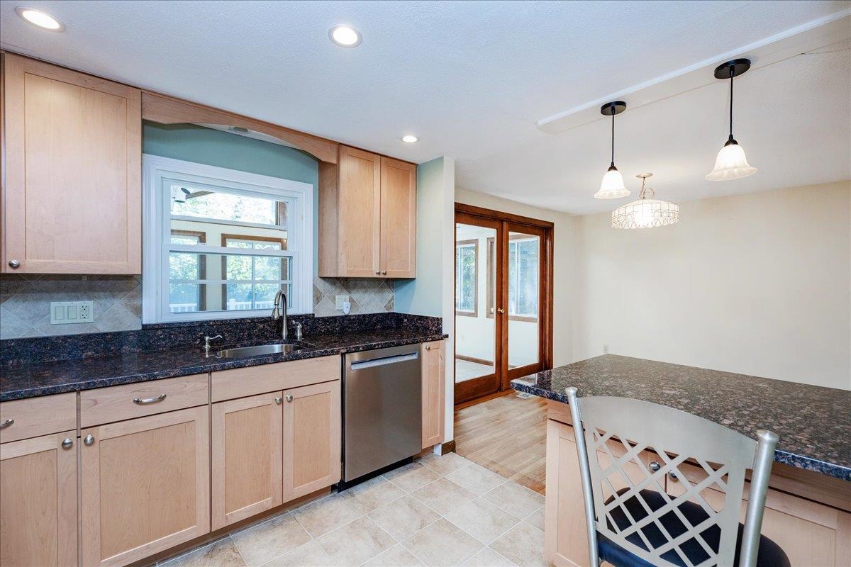 Merrimack, New Hampshire, 03054, United States, 3 Bedrooms Bedrooms, ,2 BathroomsBathrooms,Residential,For Sale,1937626