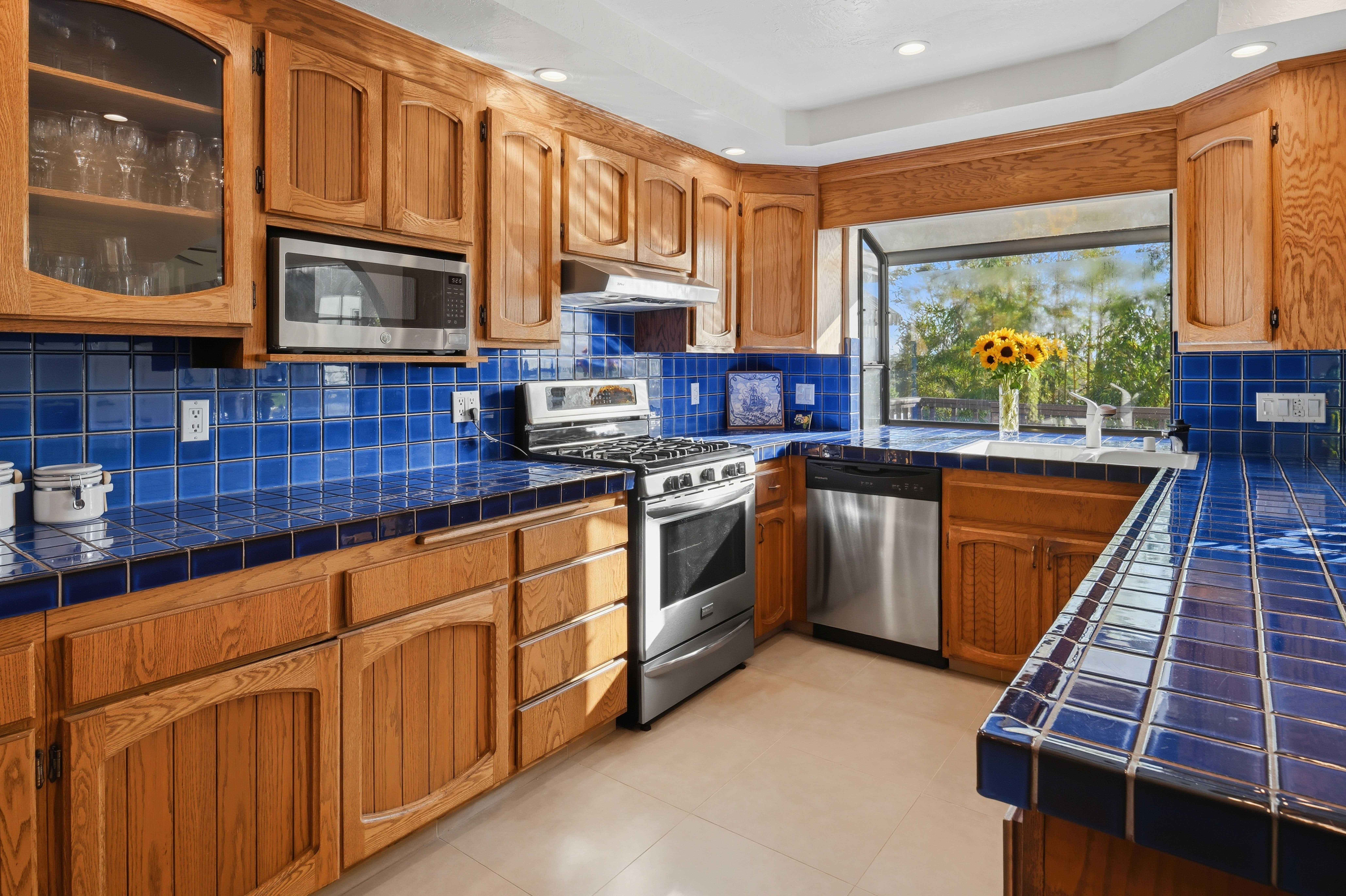  Timeless Downtown Elegance in Hayward’s Historic Prospect Hill - 物件實景