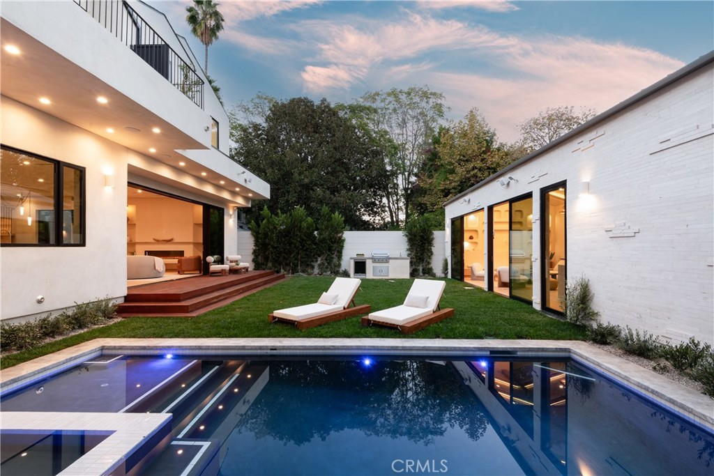 Sherman Oaks, California, 91423, United States, 6 Bedrooms Bedrooms, ,7 BathroomsBathrooms,Residential,For Sale,1990929