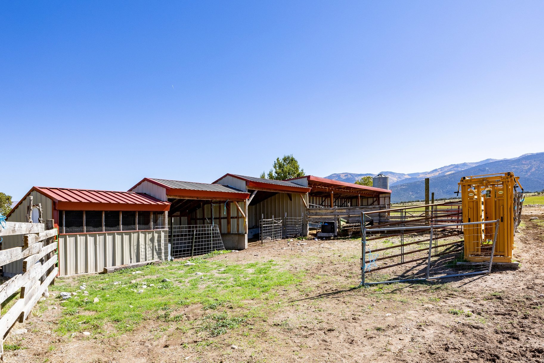  Family Compound with Sports Court, Privacy, and Horseshoe Mountain Views - 物件實景