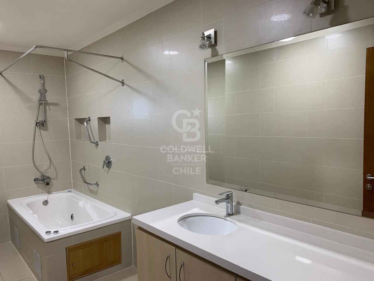 Puerto Varas, Chile, 7 Bedrooms Bedrooms, ,5 BathroomsBathrooms,Residential,For Sale,1990332