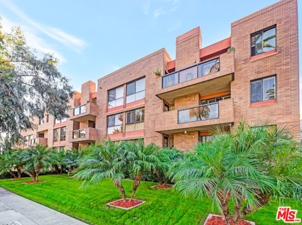 Beverly Hills, California, 90211, United States, 2 Bedrooms Bedrooms, ,2 BathroomsBathrooms,Residential,For Sale,1980744