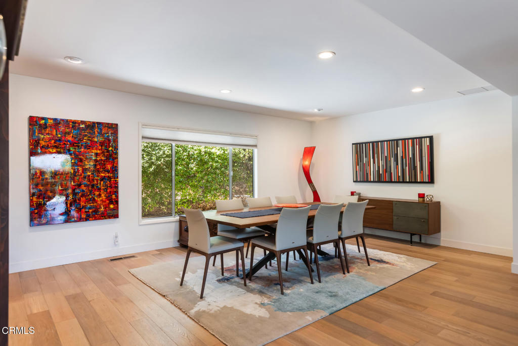 La Canada Flintridge, California, 91011, United States, 3 Bedrooms Bedrooms, ,3 BathroomsBathrooms,Residential,For Sale,1941612