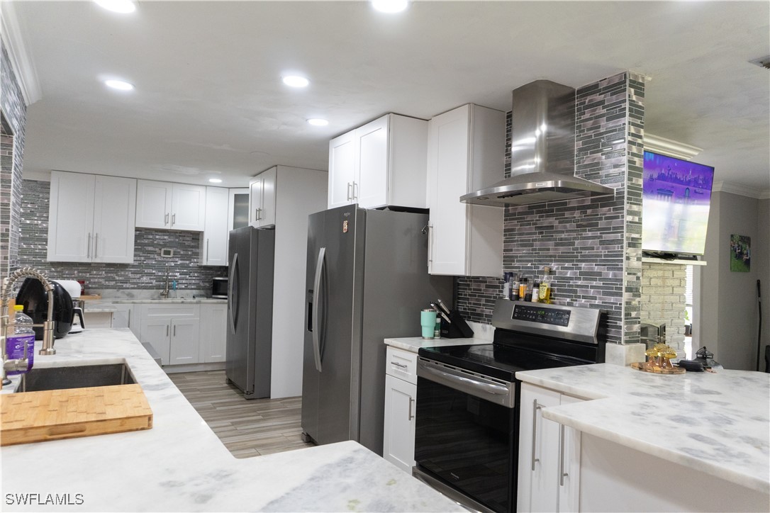 Fort Myers, Florida, 33916, United States, 4 Bedrooms Bedrooms, ,5 BathroomsBathrooms,Residential,For Sale,1975141