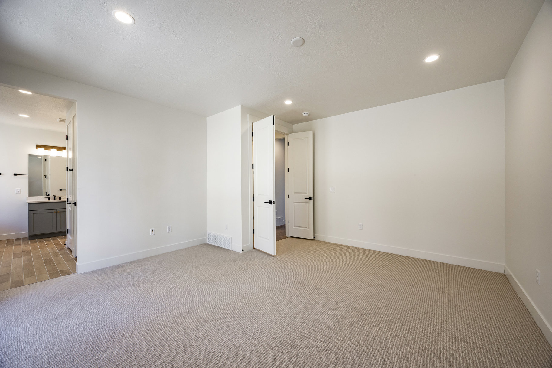  New Construction  Nightly Rental Approved  Prime Location - 物件實景