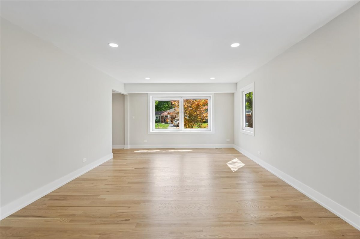 Naperville, Illinois, 60565, United States, 4 Bedrooms Bedrooms, ,3 BathroomsBathrooms,Residential,For Sale,1932605