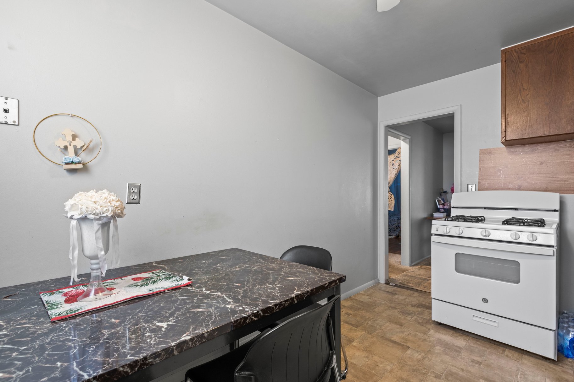  Cash Flow Now. More Later. Value-Add Duplex with Loyal Tenants - 物件實景