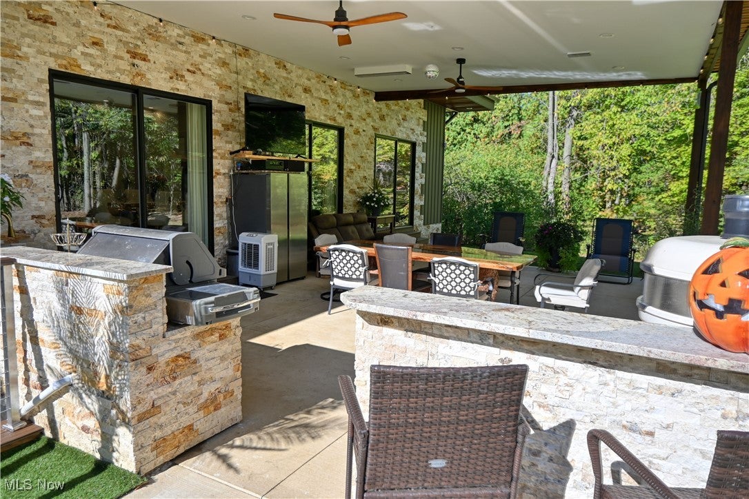 Medina, Ohio, 44256, United States, 5 Bedrooms Bedrooms, ,5 BathroomsBathrooms,Residential,For Sale,1976379