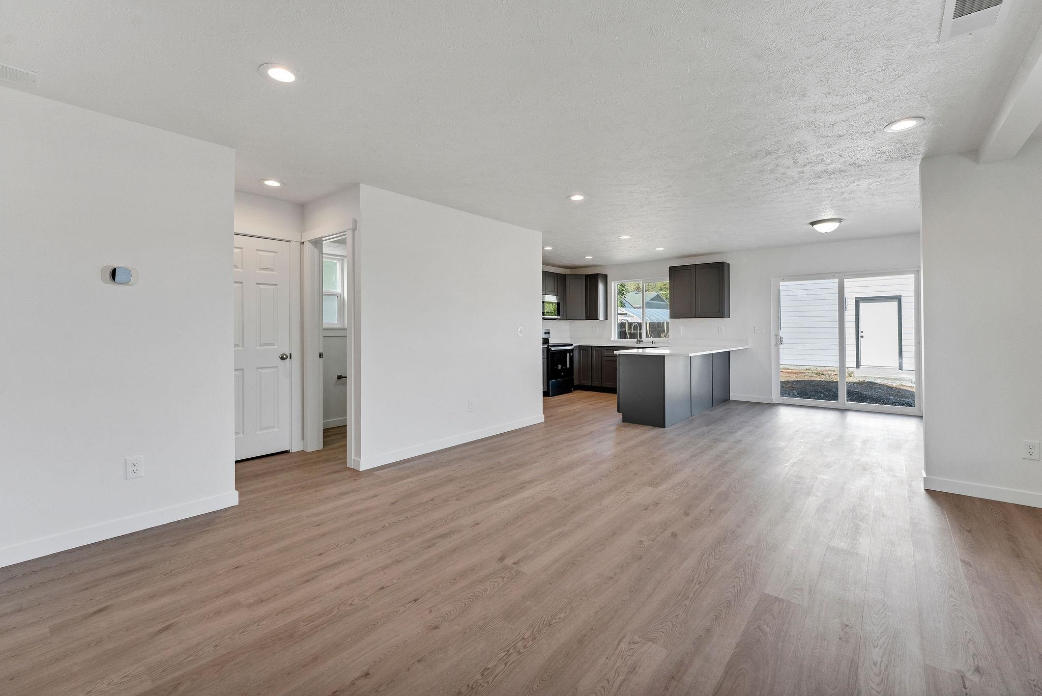 Spokane, Washington, 99212, United States, 3 Bedrooms Bedrooms, ,6 BathroomsBathrooms,Residential,For Sale,1986291