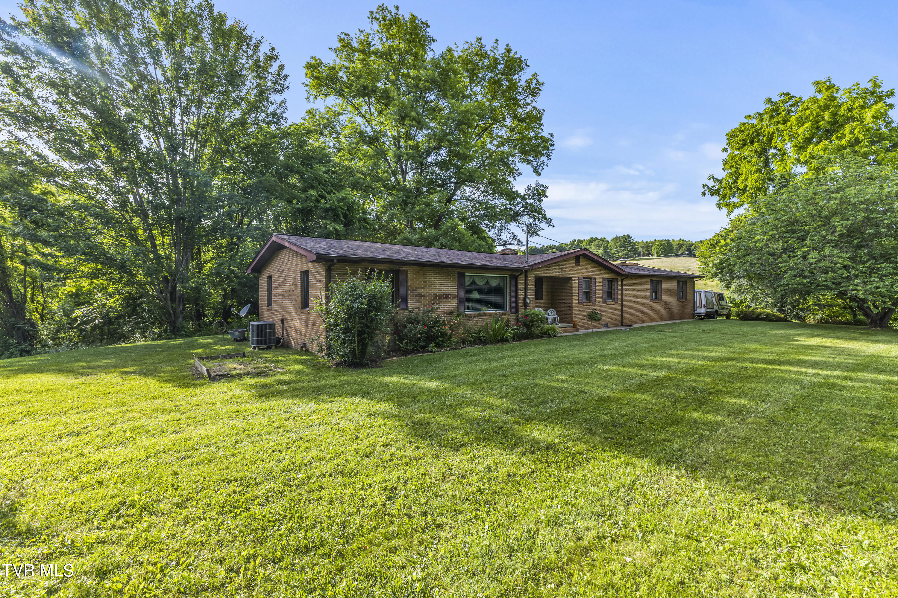 Jonesborough, Tennessee, 37659, United States, 3 Bedrooms Bedrooms, ,3 BathroomsBathrooms,Residential,For Sale,1888653