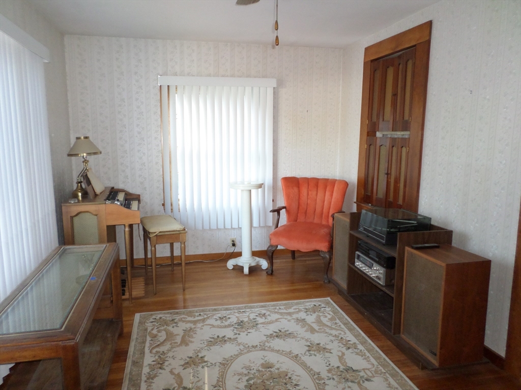 Saugus, Massachusetts, 01906, United States, 3 Bedrooms Bedrooms, ,2 BathroomsBathrooms,Residential,For Sale,1983401