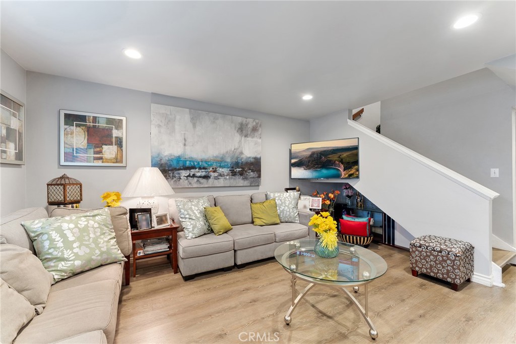 Covina, California, 91722, United States, 2 Bedrooms Bedrooms, ,3 BathroomsBathrooms,Residential,For Sale,1994268