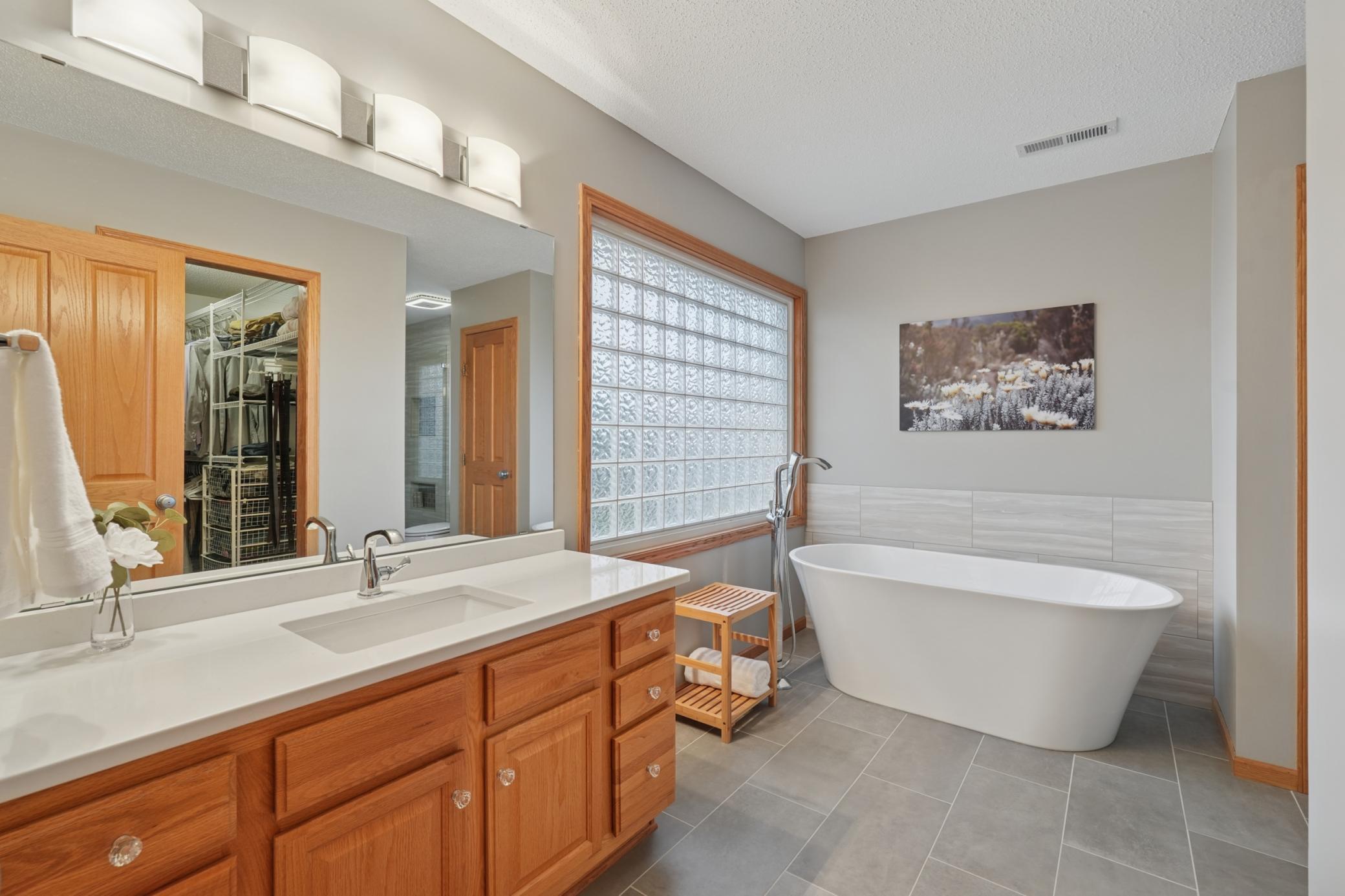 Hudson, Wisconsin, 54016, United States, 5 Bedrooms Bedrooms, ,3 BathroomsBathrooms,Residential,For Sale,1989559