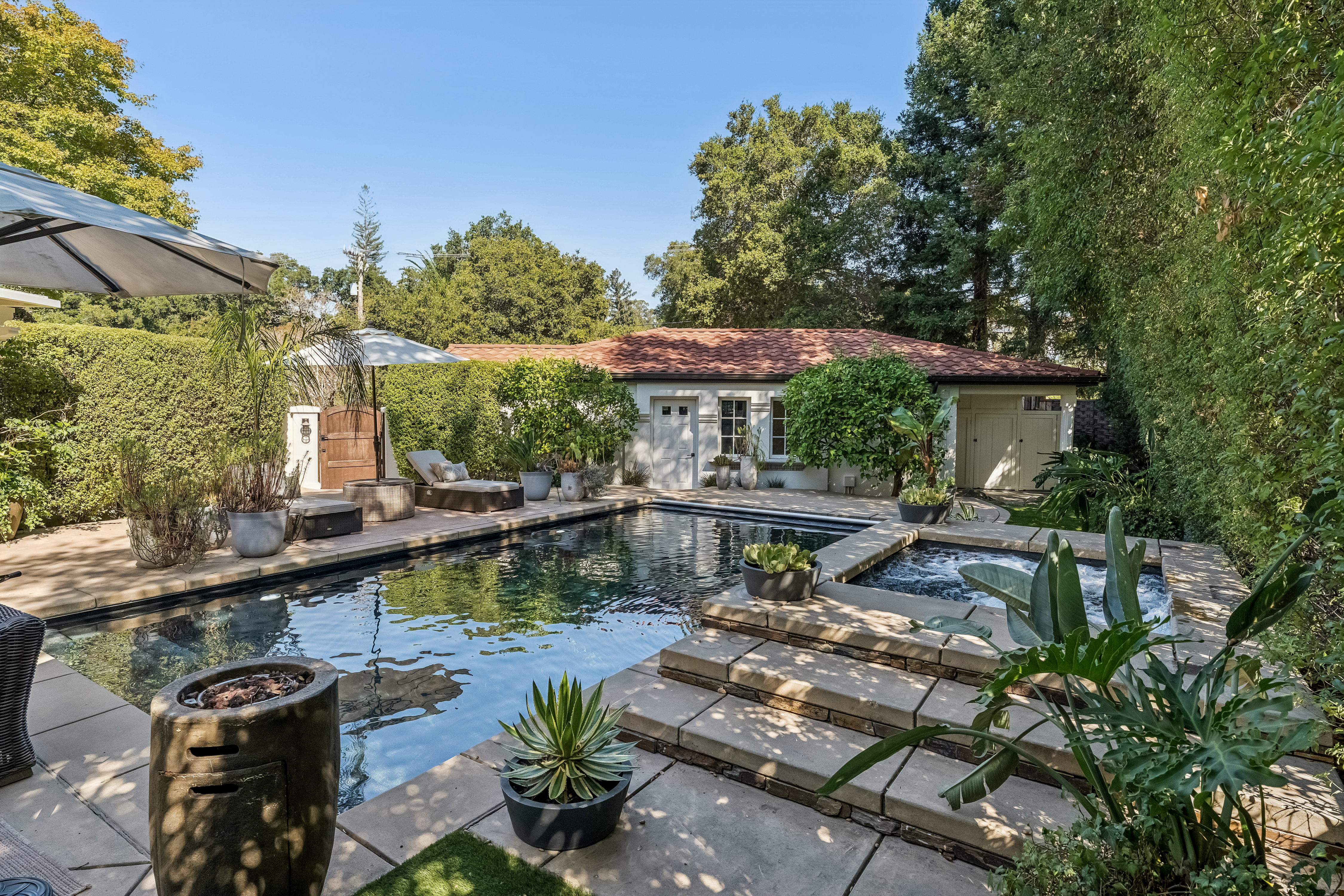  Expansive Mediterranean-Style Villa - 物件實景