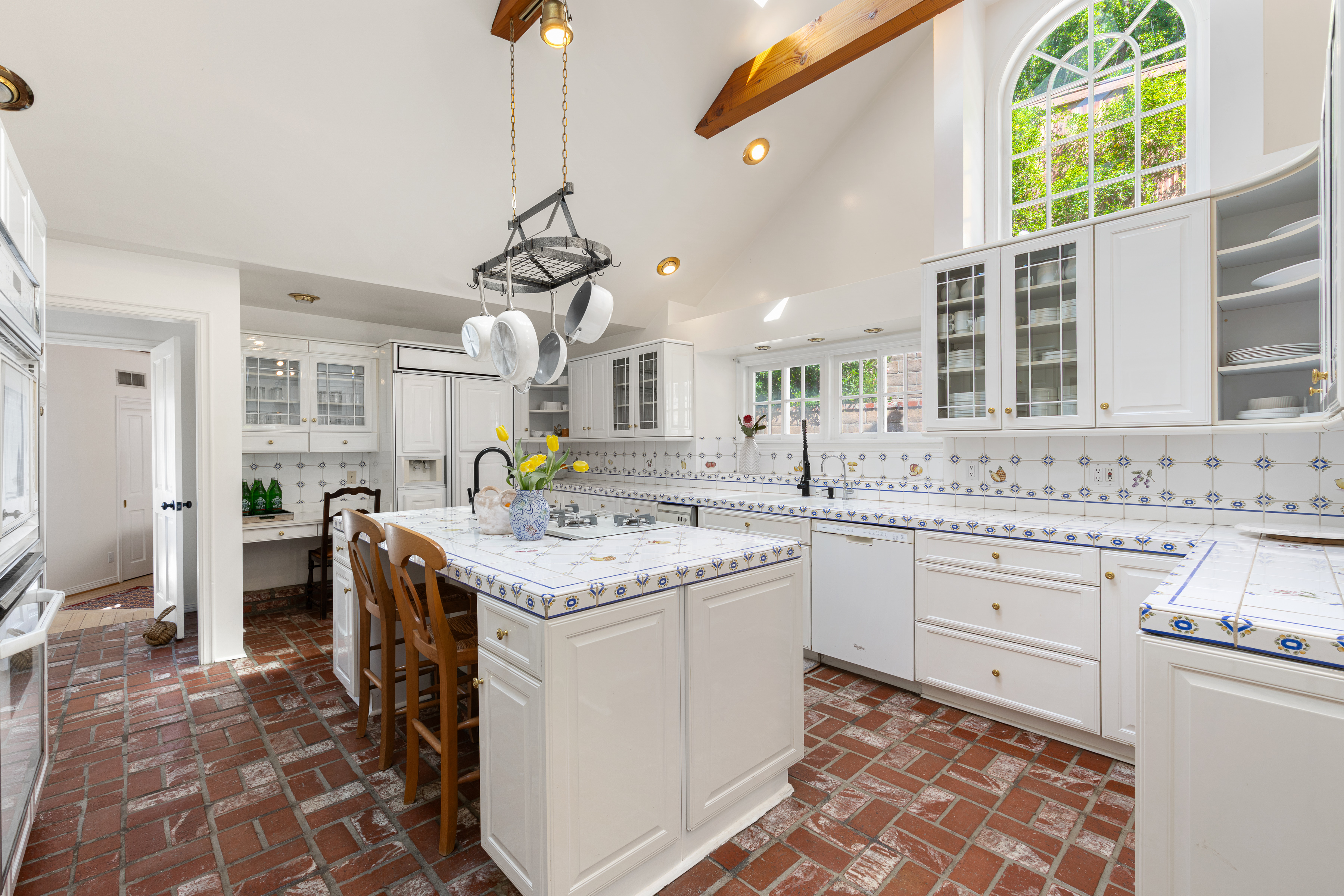  4650 Encino Avenue - 物件實景